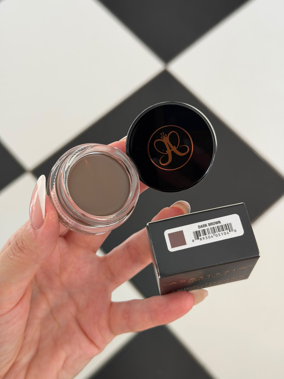 ANASTASIA BEVERLY HILLS Dipbrow Pomade - Dark Brown
Full-Pigment, Waterproof Eyebrow