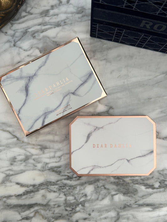 DEAR DAHLIA
Mesmerizing Moment Collection Eyeshadow Palette - Golden Goddess
