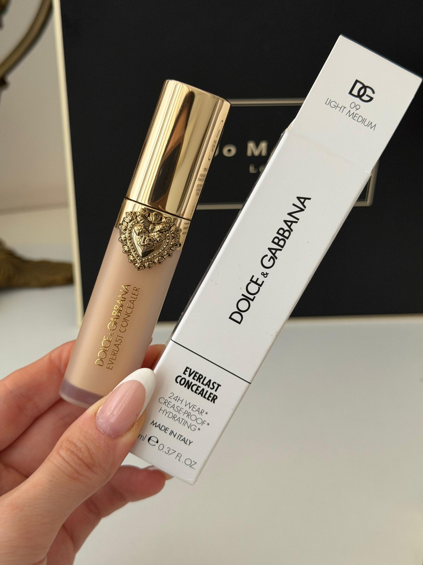 DOLCE&GABBANA Everlast Concealer 
24H Wear Crease-Proof Hydrating (09)