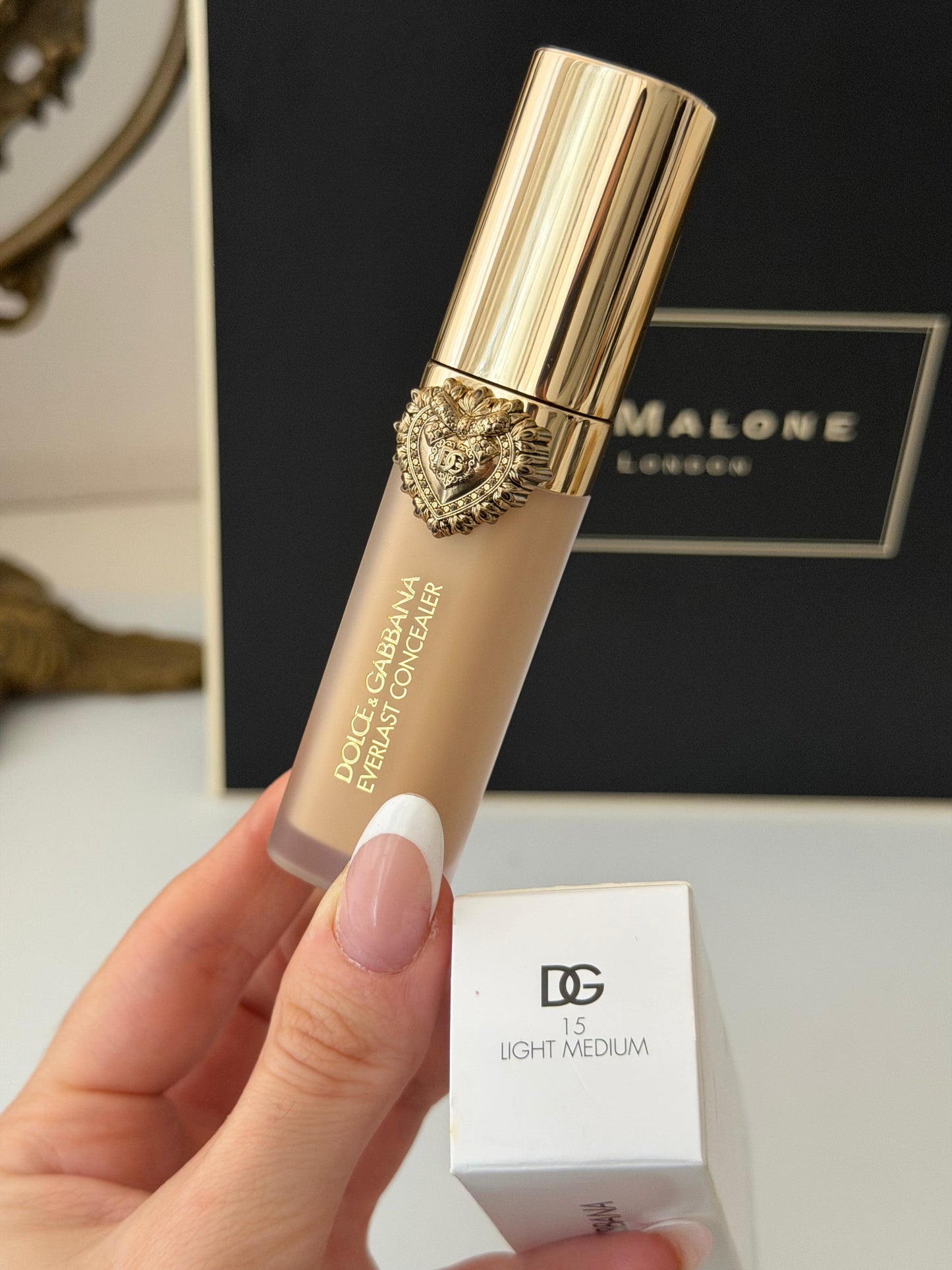 DOLCE&GABBANA Everlast Concealer 
24H Wear Crease-Proof Hydrating (15)