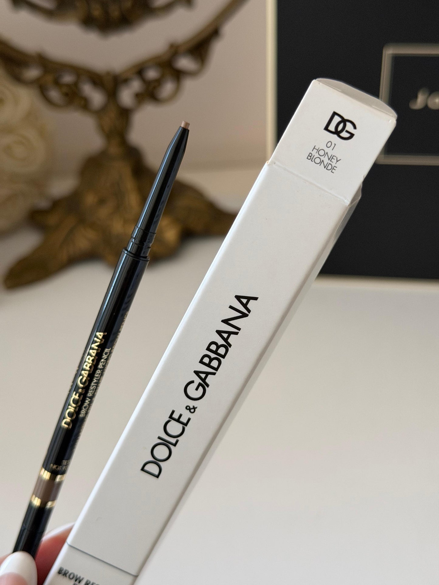 DOLCE&GABBANA Brow Restyler Pencil (01)
16H Lasting Fill & Shape Micro Brow Pencil