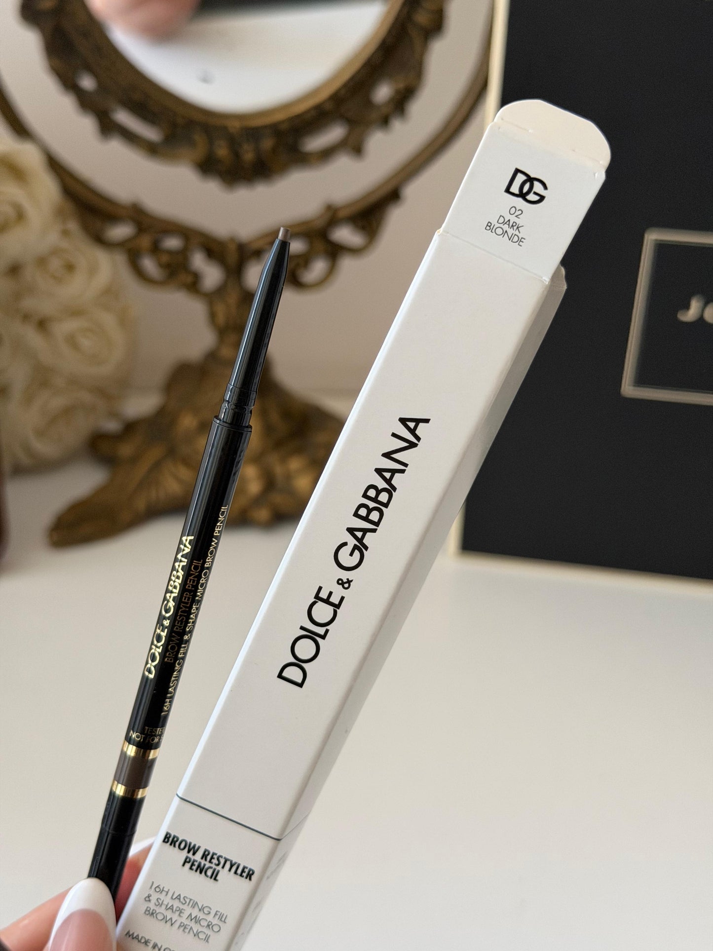 DOLCE&GABBANA Brow Restyler Pencil (02)
16H Lasting Fill & Shape Micro Brow Pencil