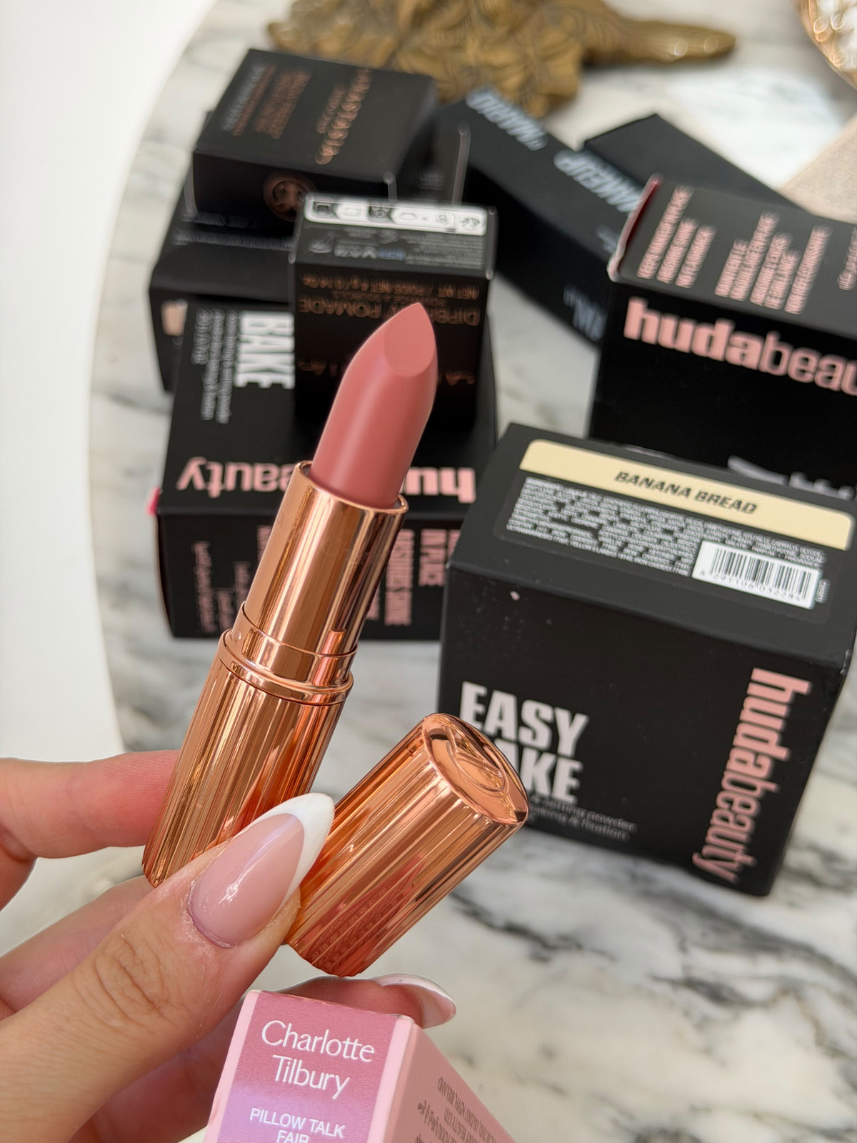 CHARLOTTE TILBURY Pillow Talk
Matte Revolution Long-Lasting Lipstick - Pillow Talk Fair
