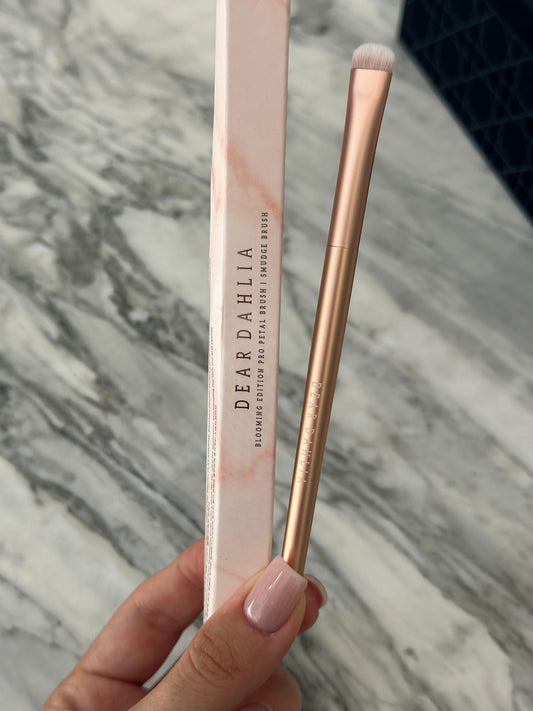 DEAR DAHLIA Pro Petal Brush - Smudge Brush