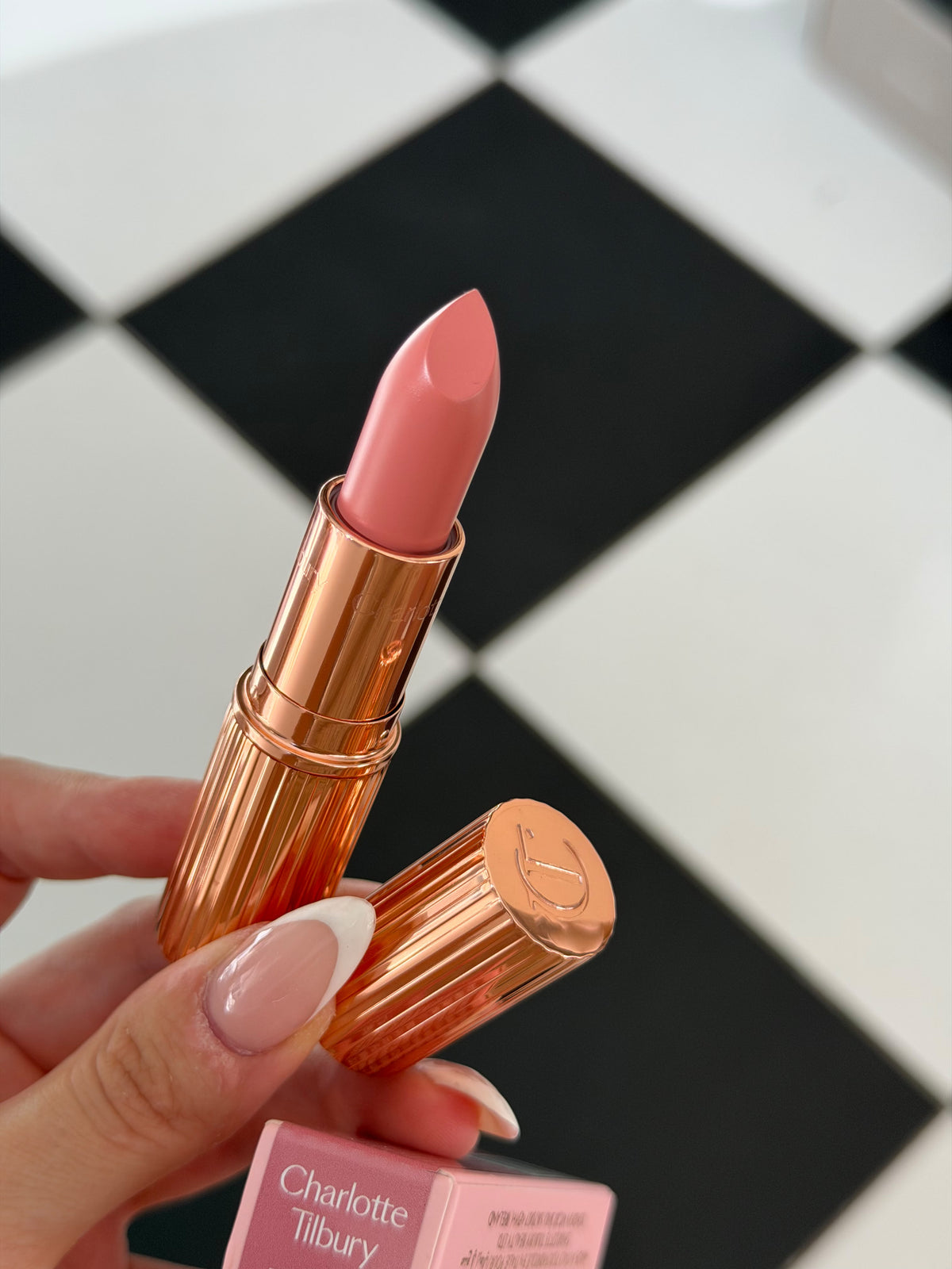 CHARLOTTE TILBURY Pillow Talk
Matte Revolution Long-Lasting Lipstick - Pillow Talk Fair