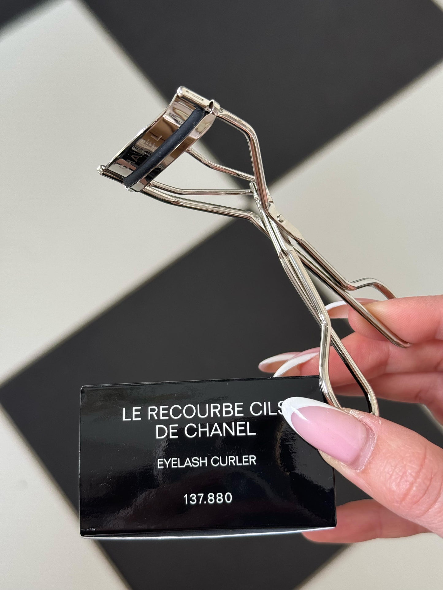 CHANEL Le Recourbe Cils De Chanel
Eyelash Curler