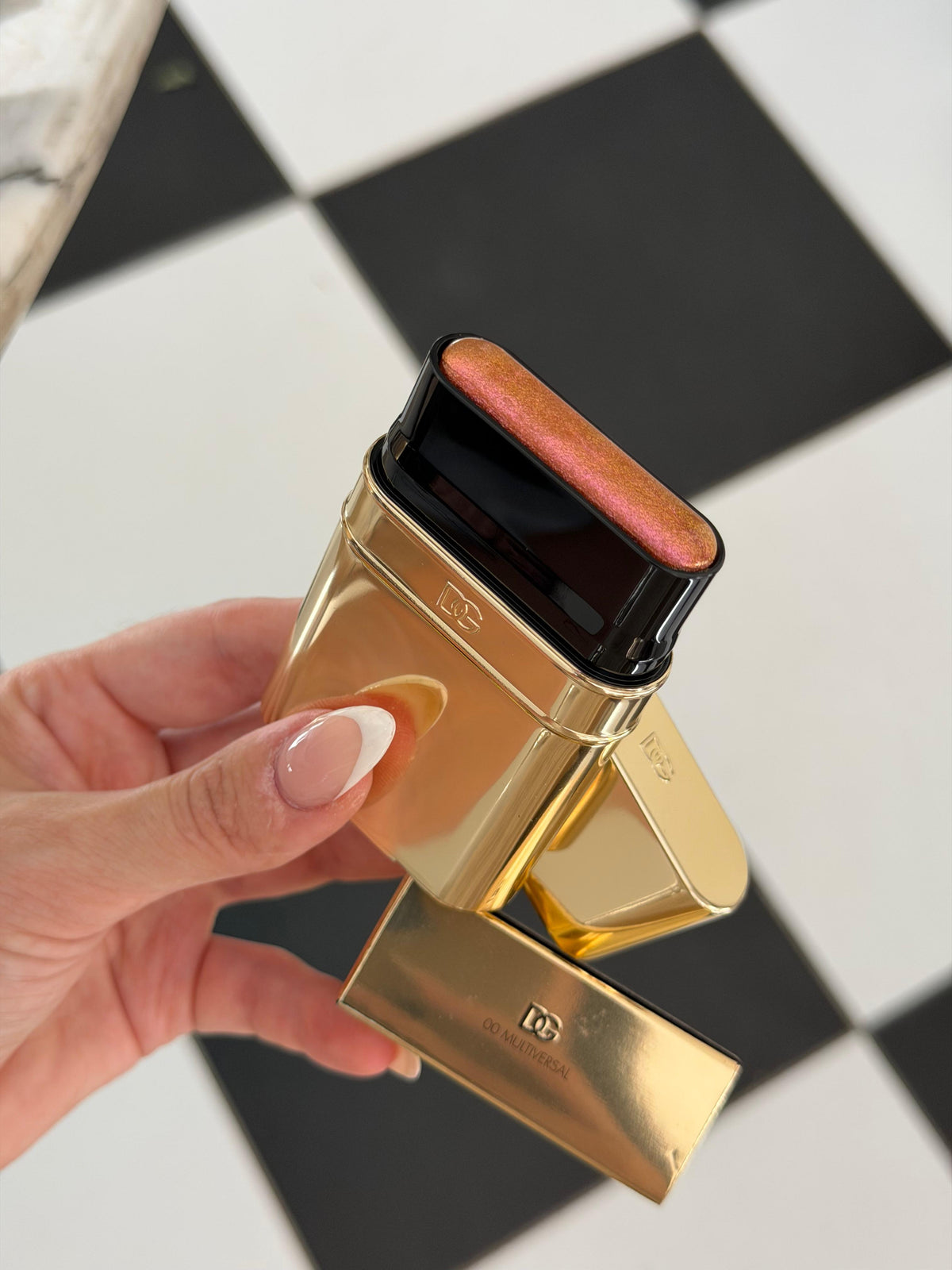 DOLCE&GABBANA Glazelighter Glowpalescent All Over Highlighter - 00 Multiversal