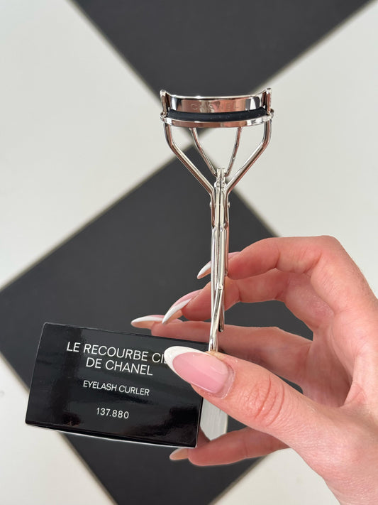 CHANEL Le Recourbe Cils De Chanel
Eyelash Curler