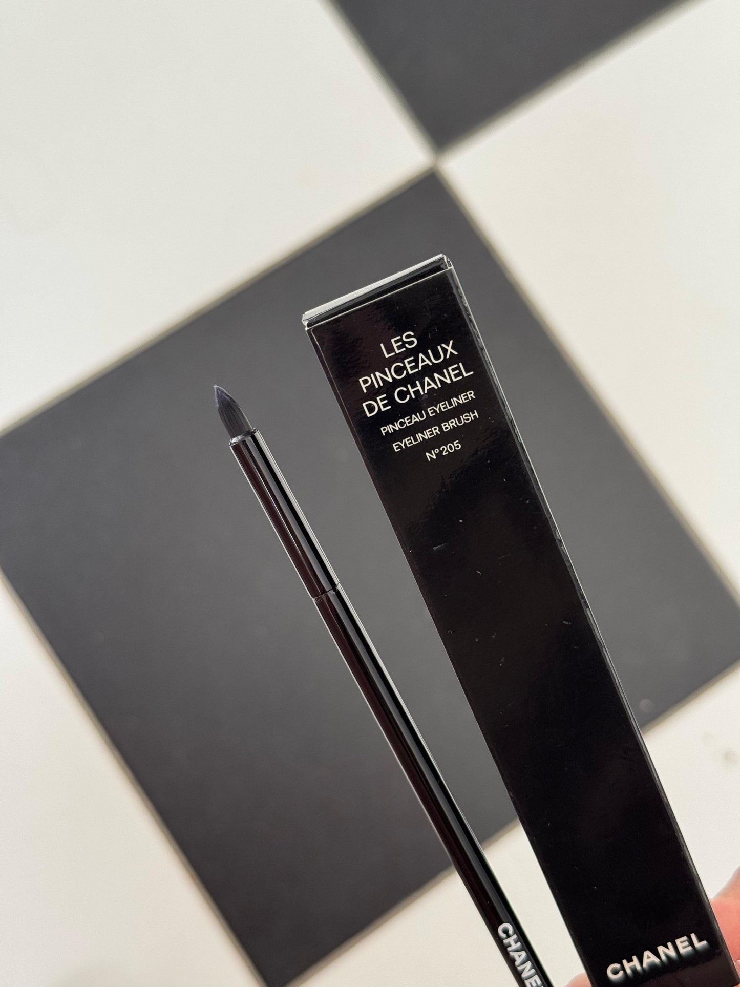 CHANEL Les Pinceaux De Chanel
Eyeliner Brush N°205