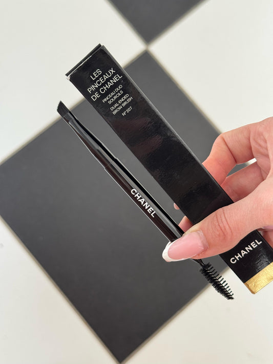 CHANEL Les Pinceaux De Chanel
Dual-Ended Brow Brush N°207