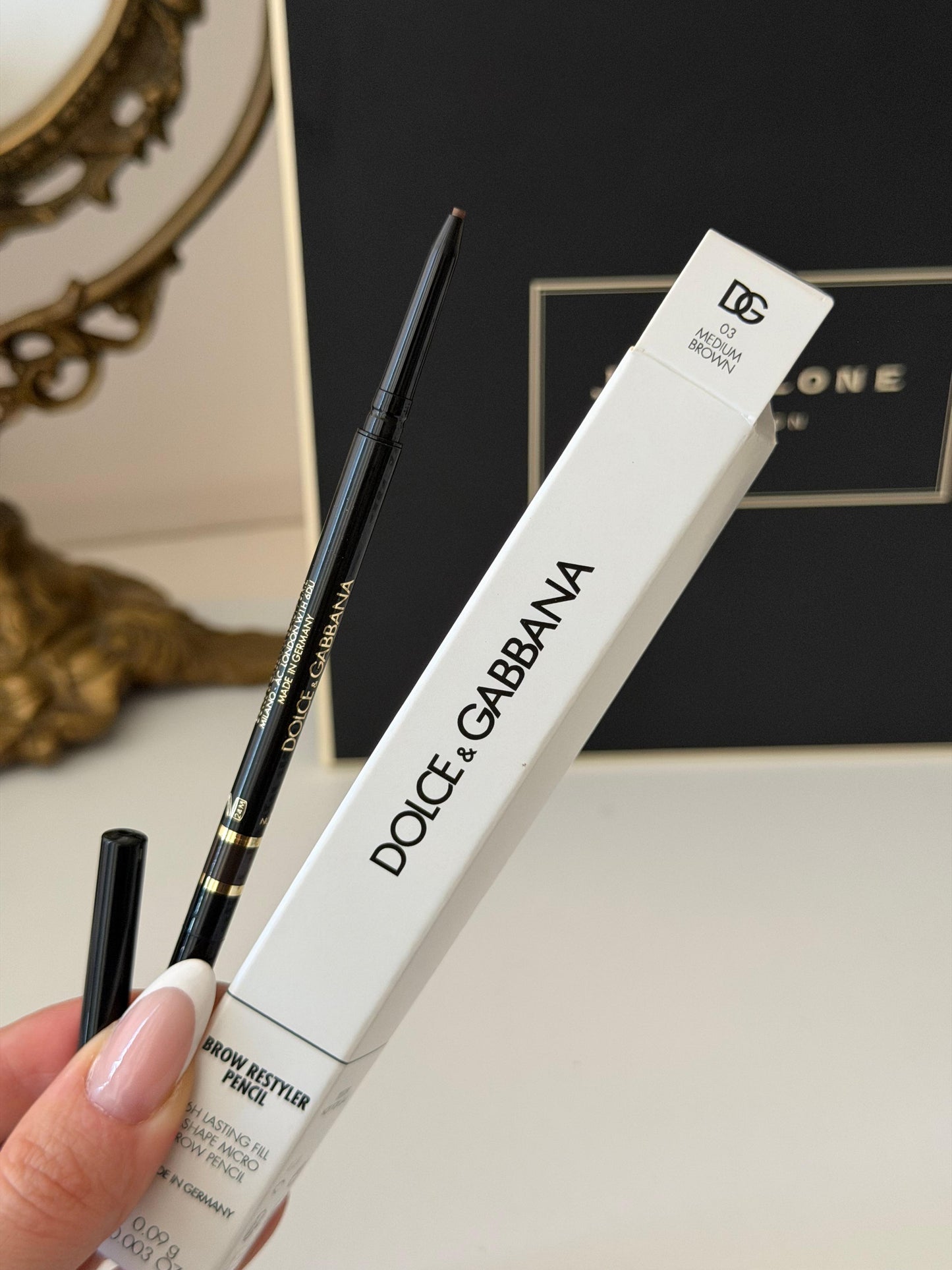 DOLCE&GABBANA Brow Restyler Pencil (03)
16H Lasting Fill & Shape Micro Brow Pencil