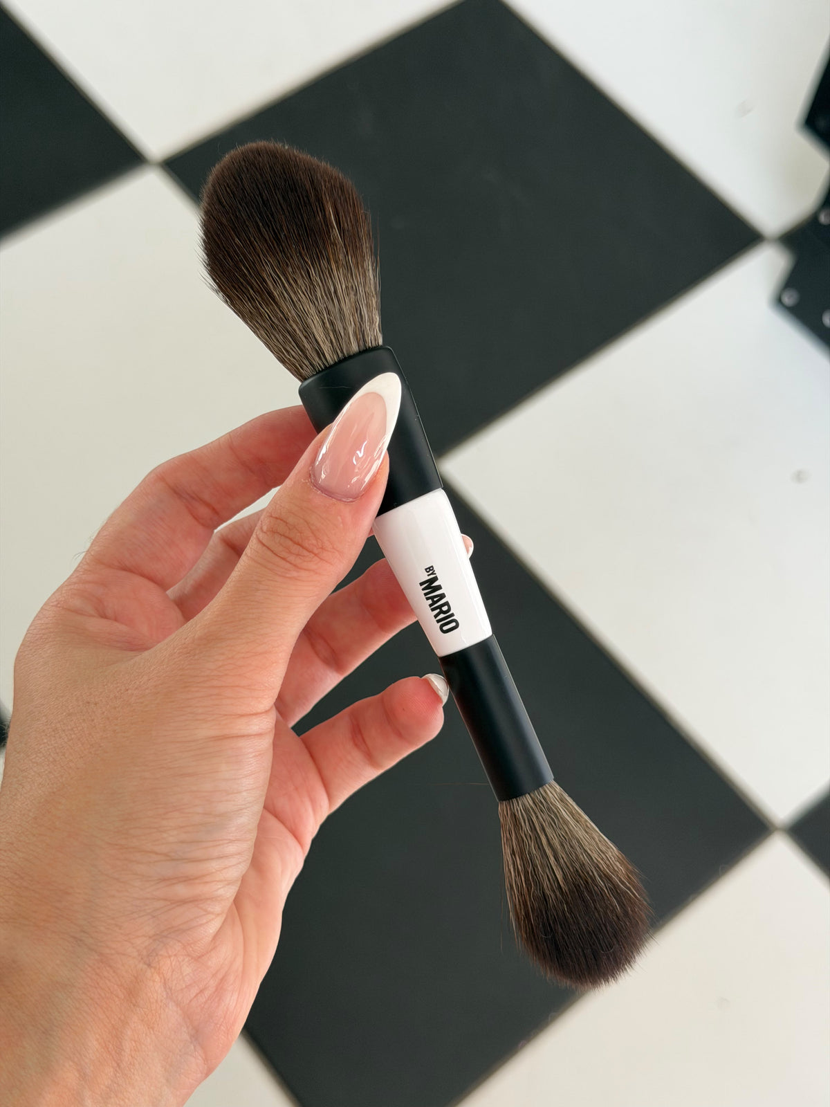 MAKEUP BY MARIO Cosmetic Brush Dual-Ended Powder Brush (F2)