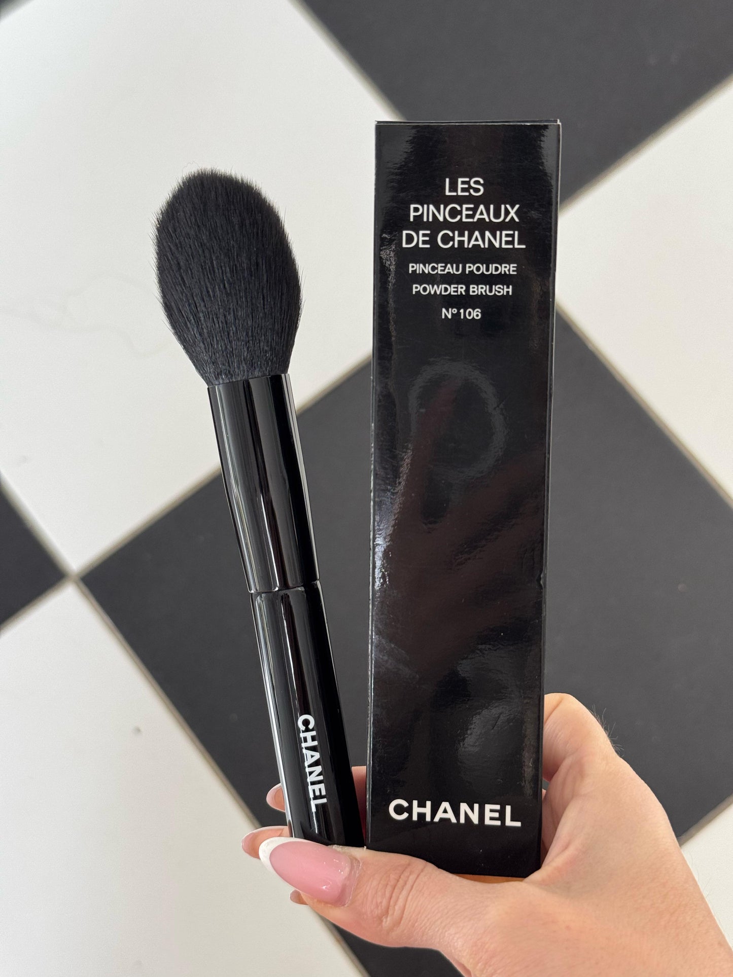 CHANEL Les Pinceaux De Chanel
Powder Brush N°106