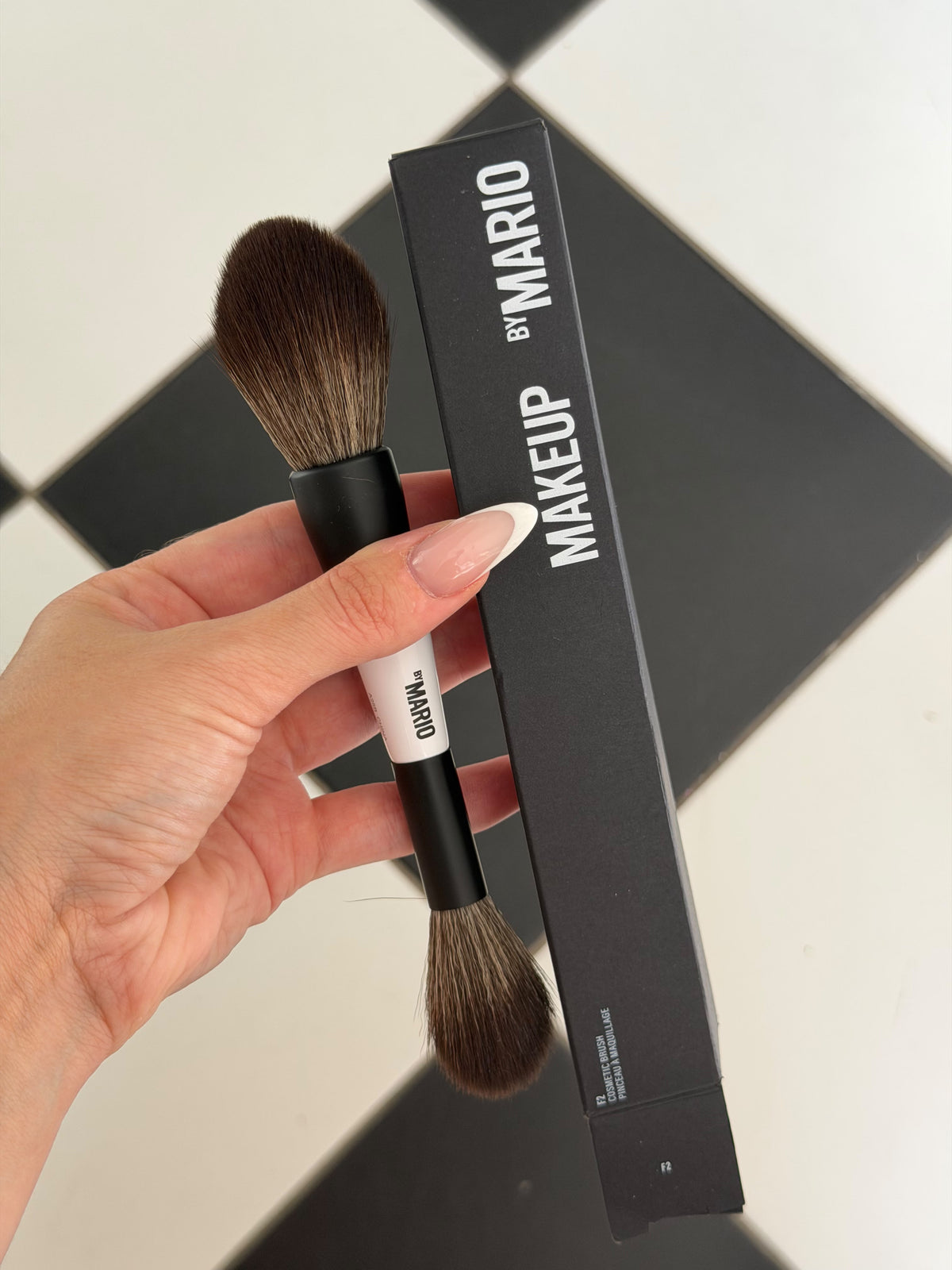 MAKEUP BY MARIO Cosmetic Brush Dual-Ended Powder Brush (F2)