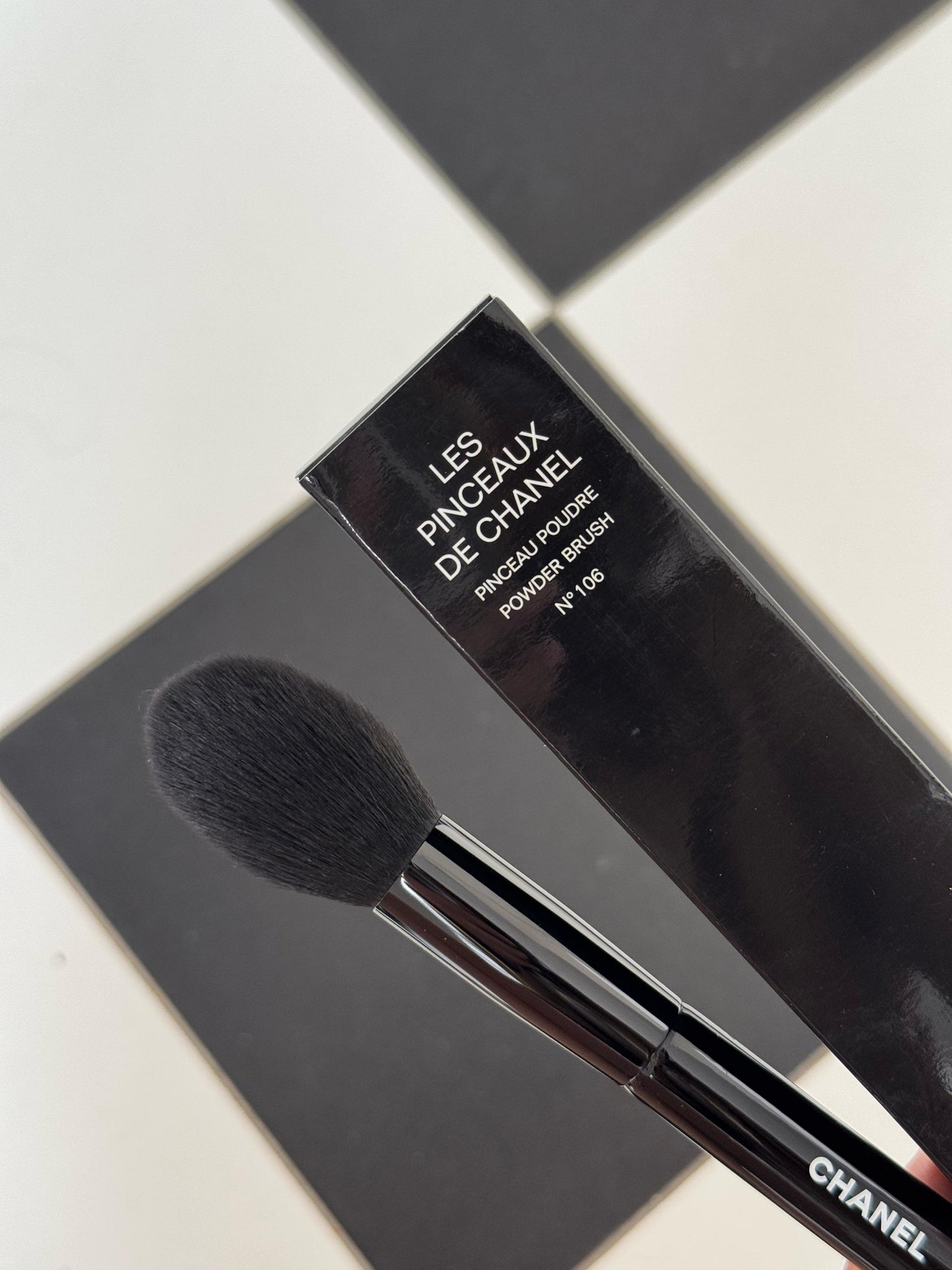 CHANEL Les Pinceaux De Chanel
Powder Brush N°106