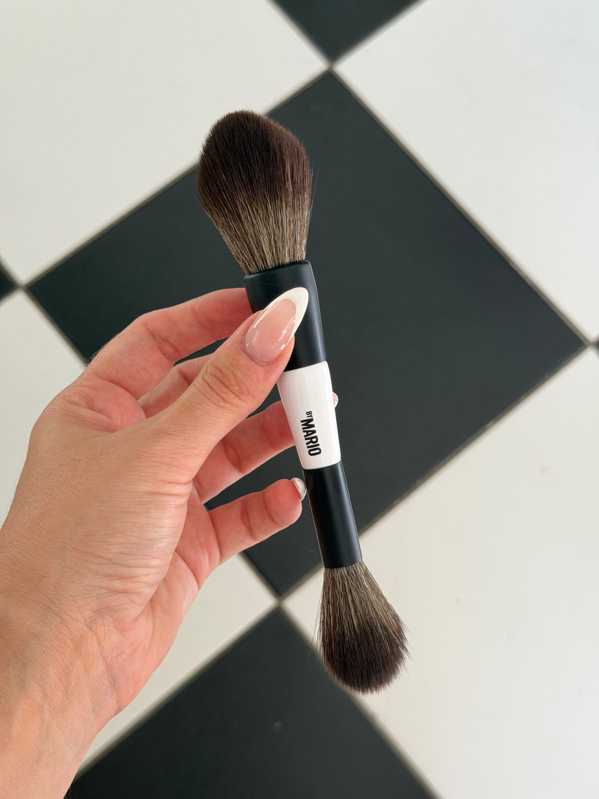 MAKEUP BY MARIO Cosmetic Brush Dual-Ended Powder Brush (F2)