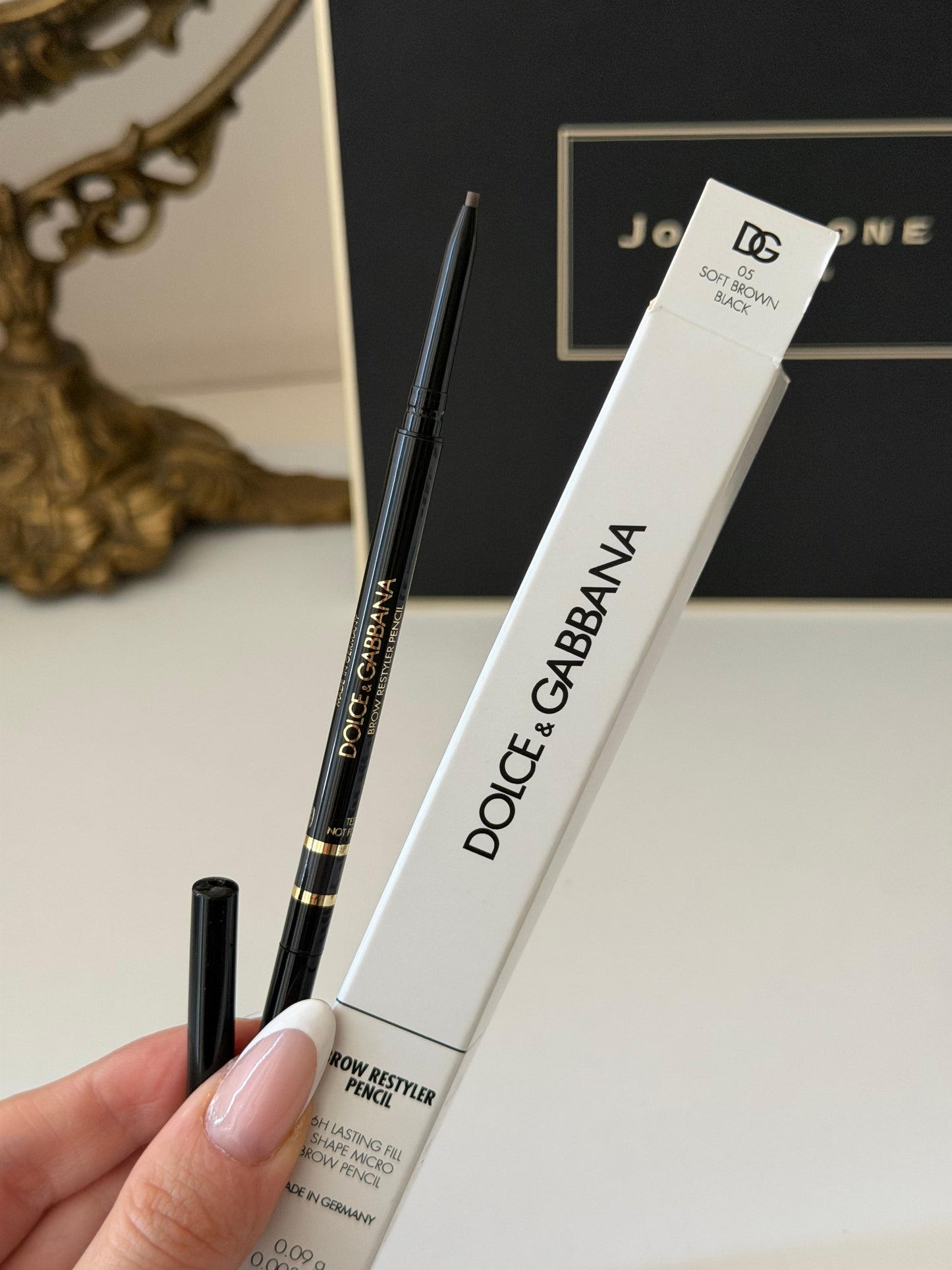DOLCE&GABBANA Brow Restyler Pencil (05)
16H Lasting Fill & Shape Micro Brow Pencil