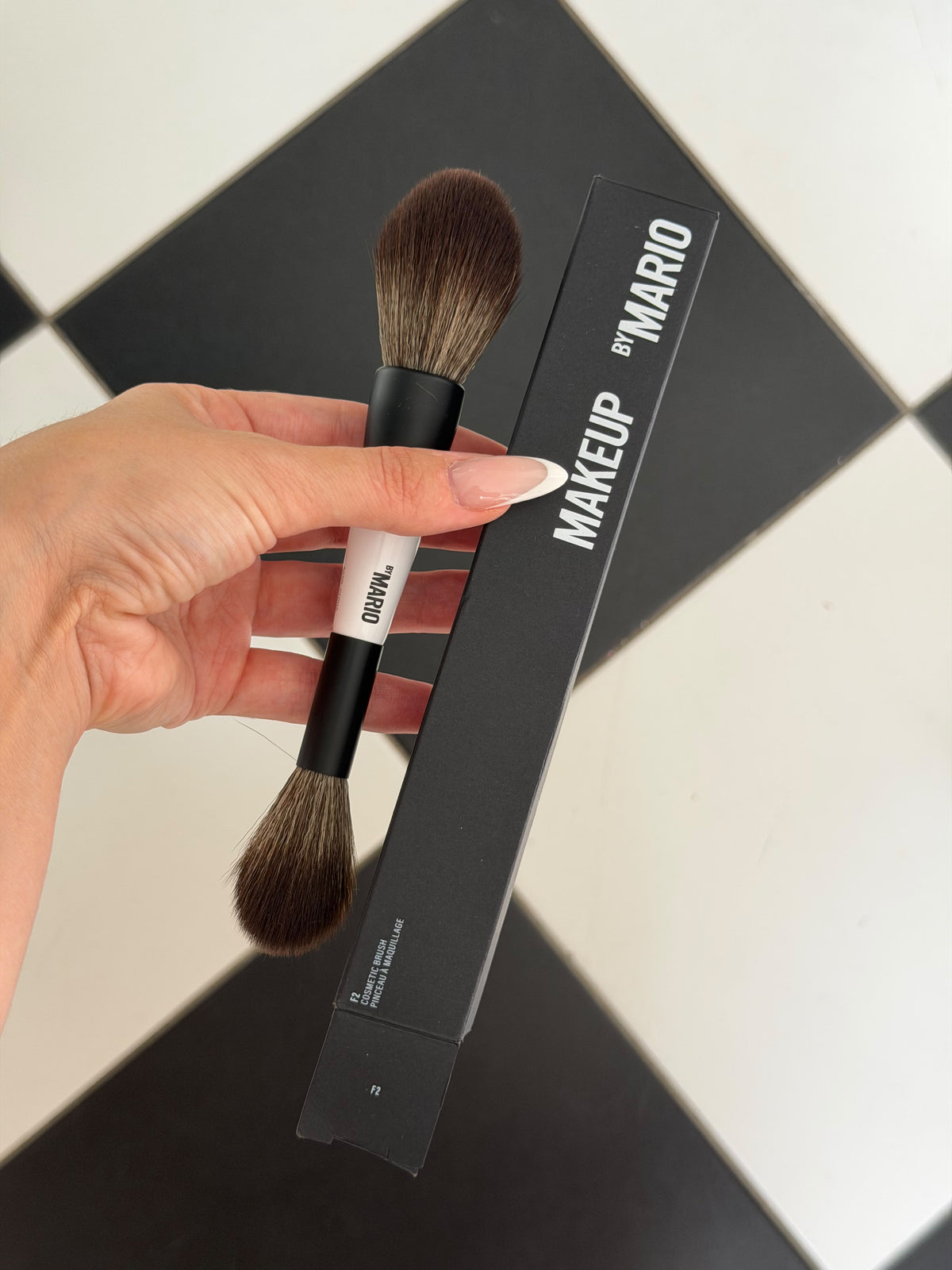 MAKEUP BY MARIO Cosmetic Brush Dual-Ended Powder Brush (F2)