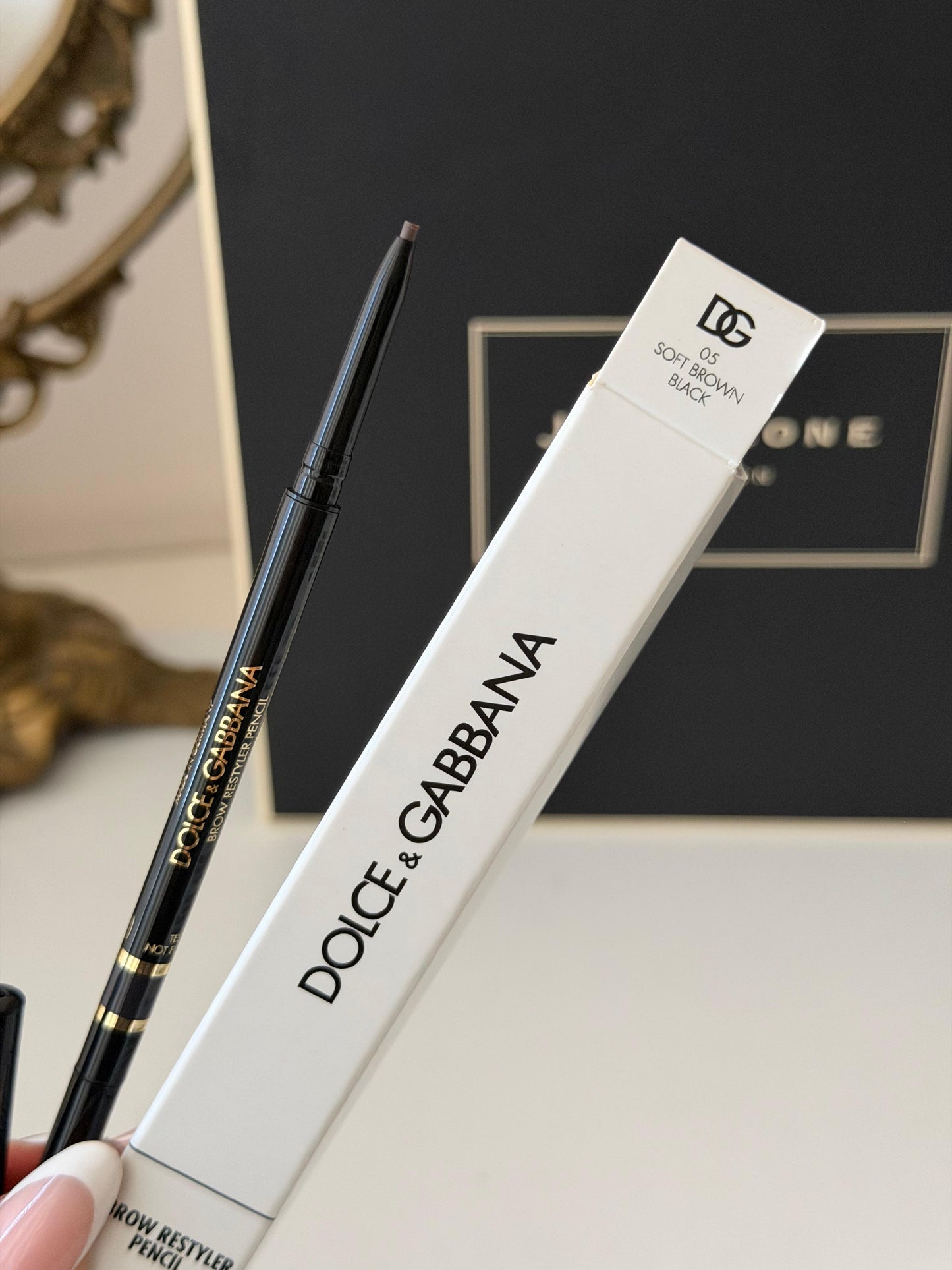 DOLCE&GABBANA Brow Restyler Pencil (05)
16H Lasting Fill & Shape Micro Brow Pencil