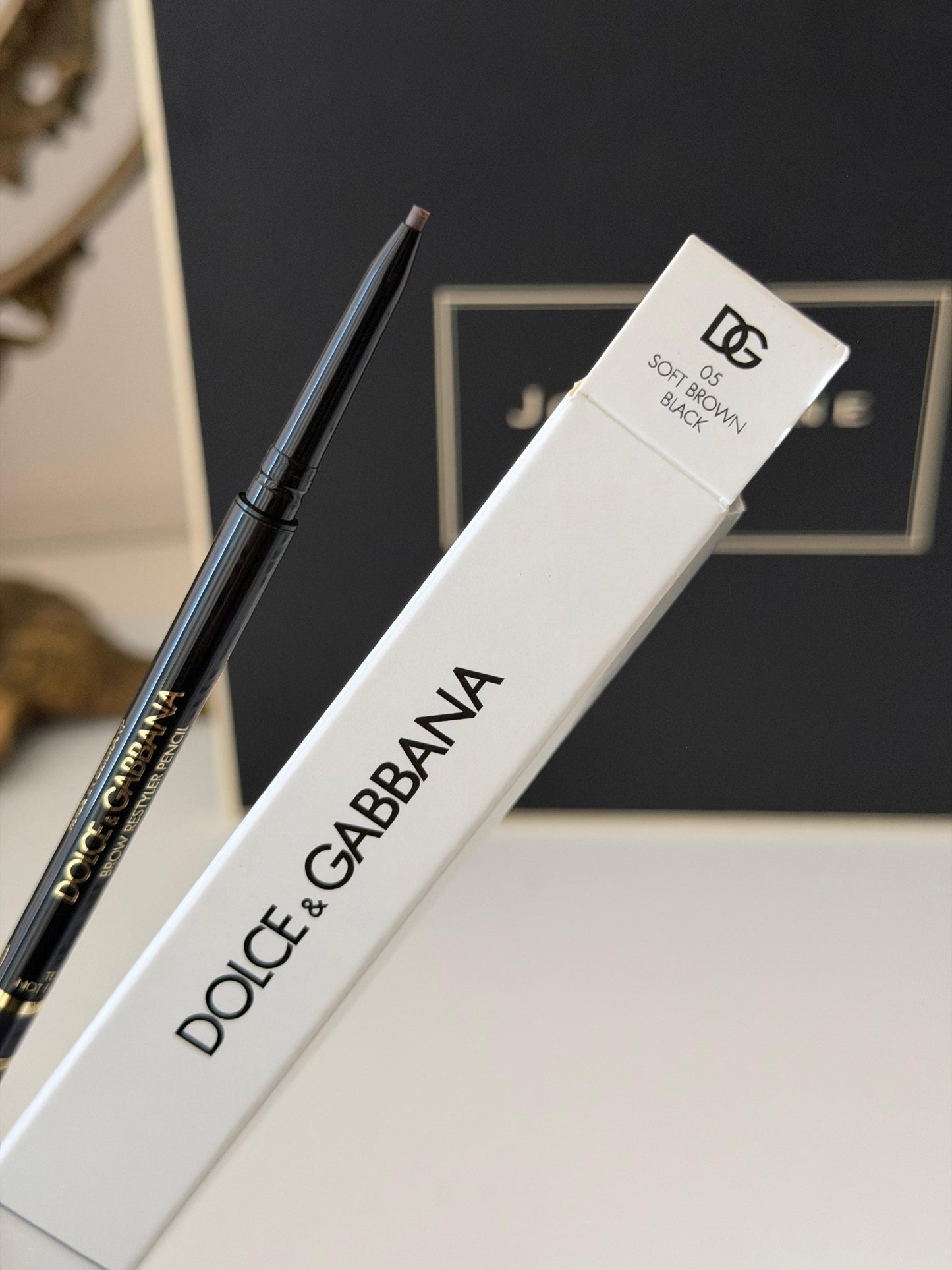 DOLCE&GABBANA Brow Restyler Pencil (05)
16H Lasting Fill & Shape Micro Brow Pencil