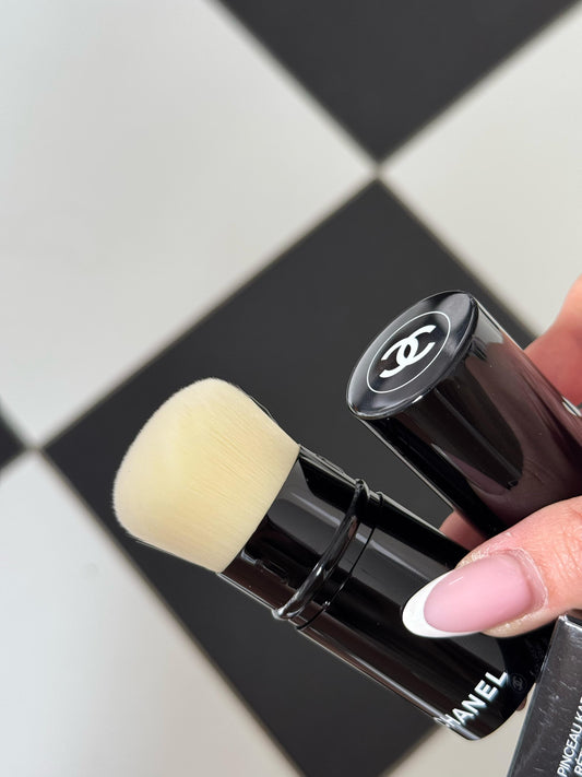 CHANEL Les Pinceaux De Chanel
Retractable Kabuki Brush N°108