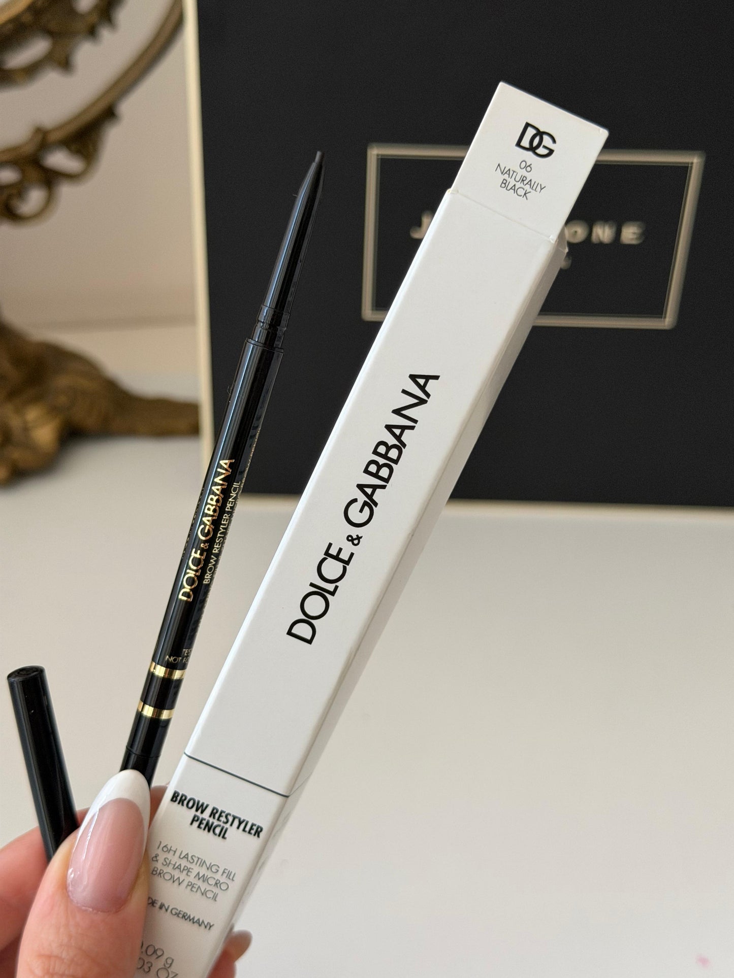 DOLCE&GABBANA Brow Restyler Pencil (06)
16H Lasting Fill & Shape Micro Brow Pencil