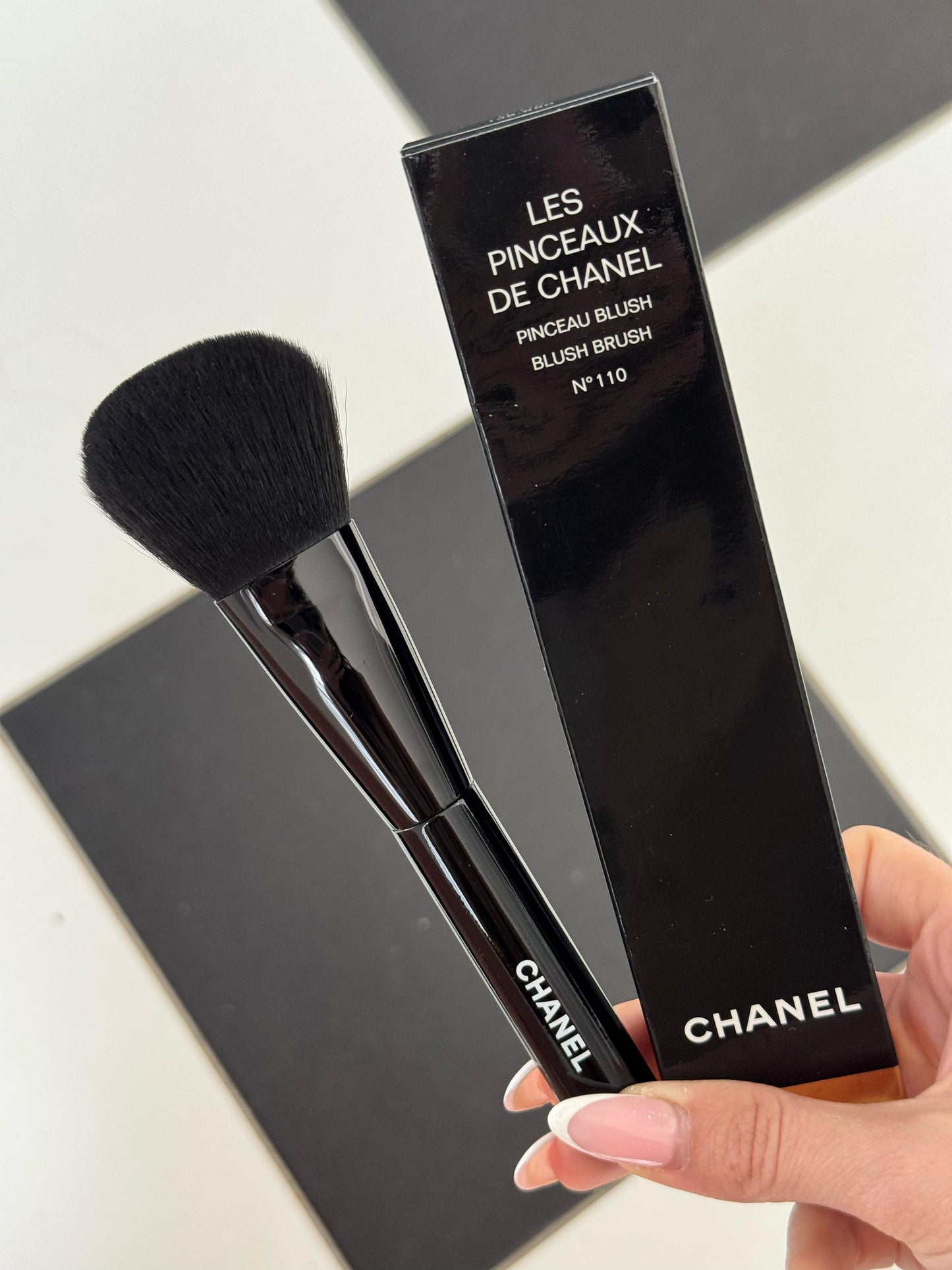 CHANEL Les Pinceaux De Chanel
Blush Brush N°110