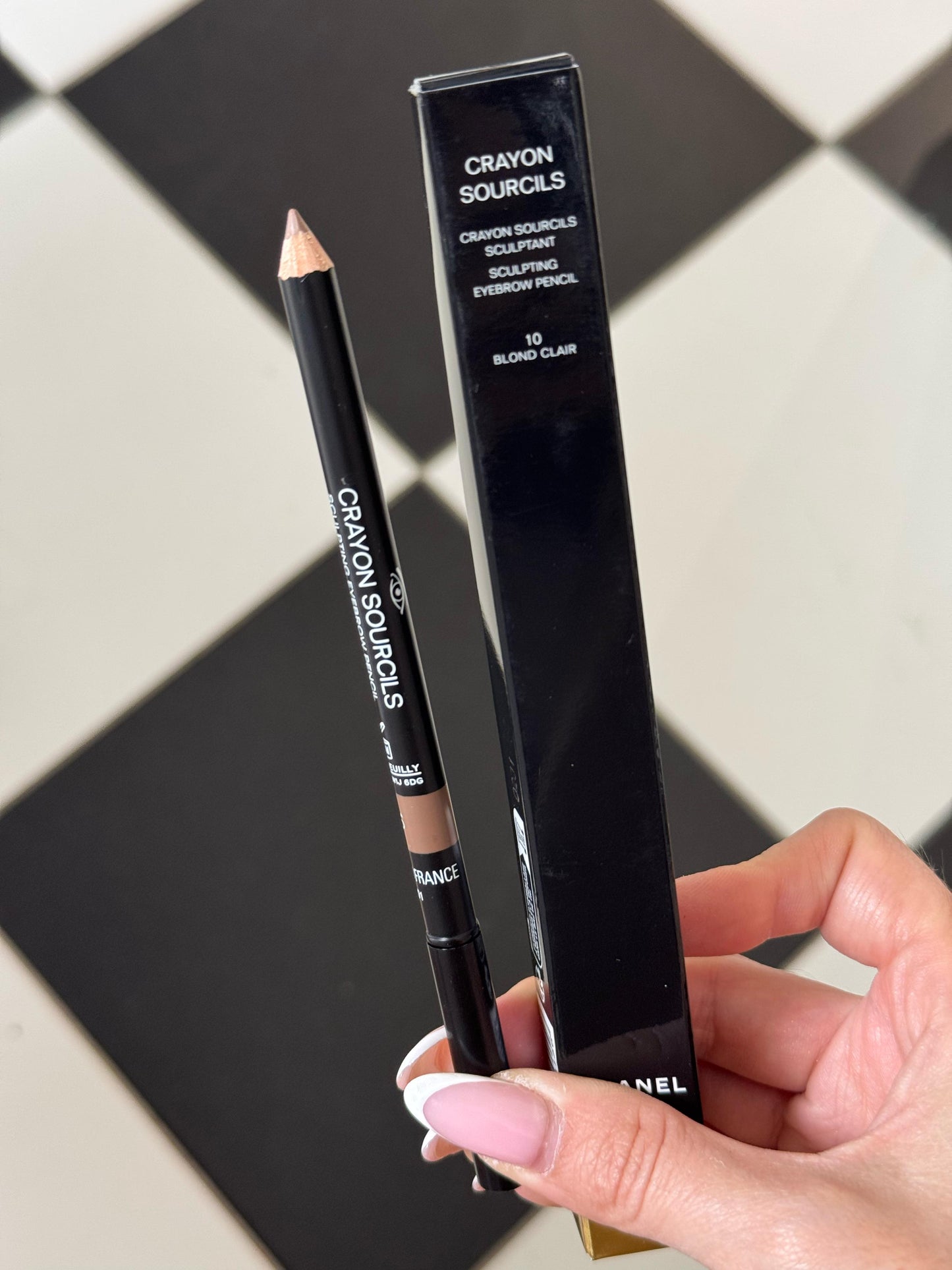 CHANEL Crayon Sourcils
Sculpting Eyebrow Pencil (10)