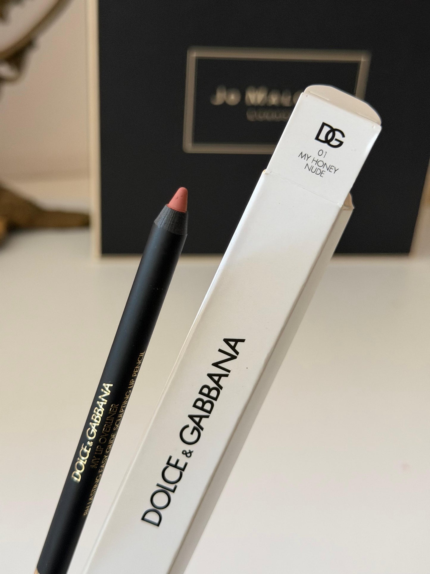 DOLCE&GABBANA My Lip Overliner
8H Lasting Easy Glide Sculpting Lip Pencil (01)