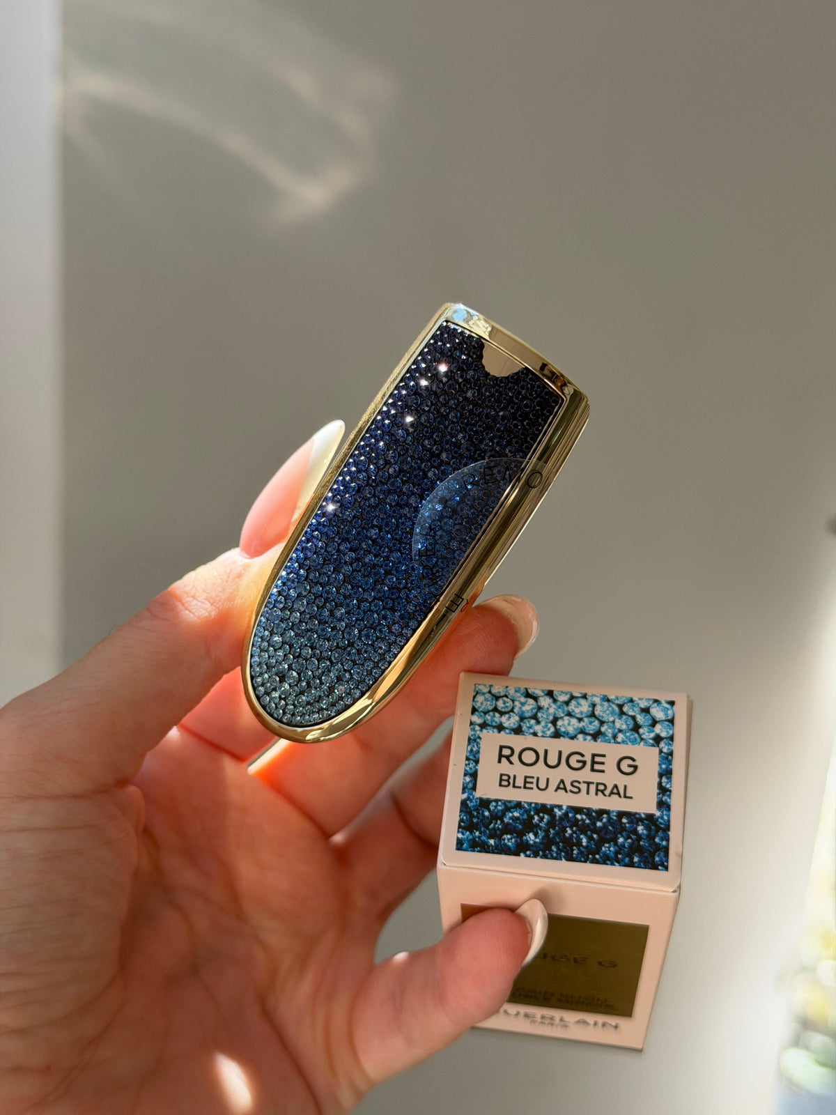 GUERLAIN Rouge G - Bleu Astral
The Double Mirror Jewel Case