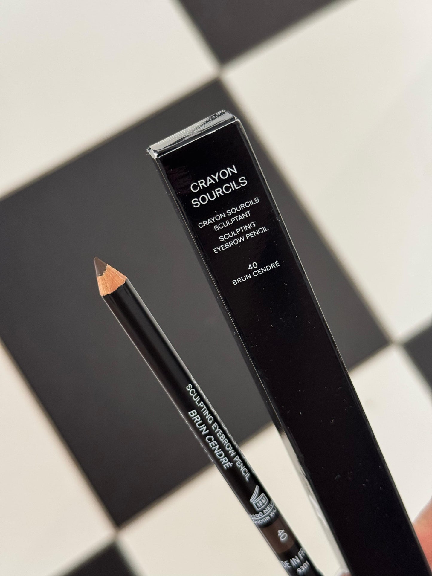 CHANEL Crayon Sourcils
Sculpting Eyebrow Pencil (40)