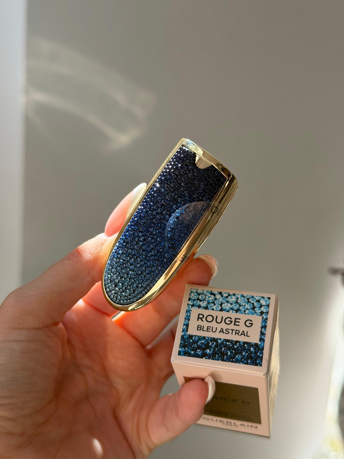GUERLAIN Rouge G - Bleu Astral
The Double Mirror Jewel Case