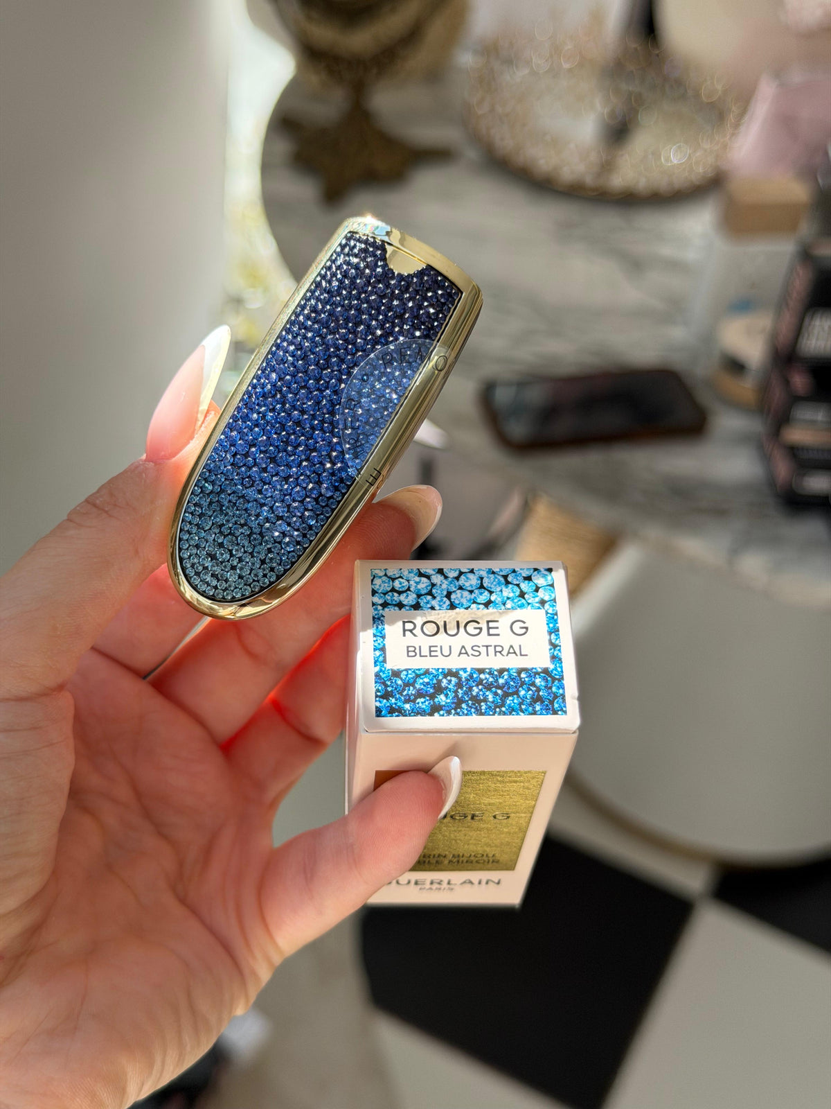 GUERLAIN Rouge G - Bleu Astral
The Double Mirror Jewel Case