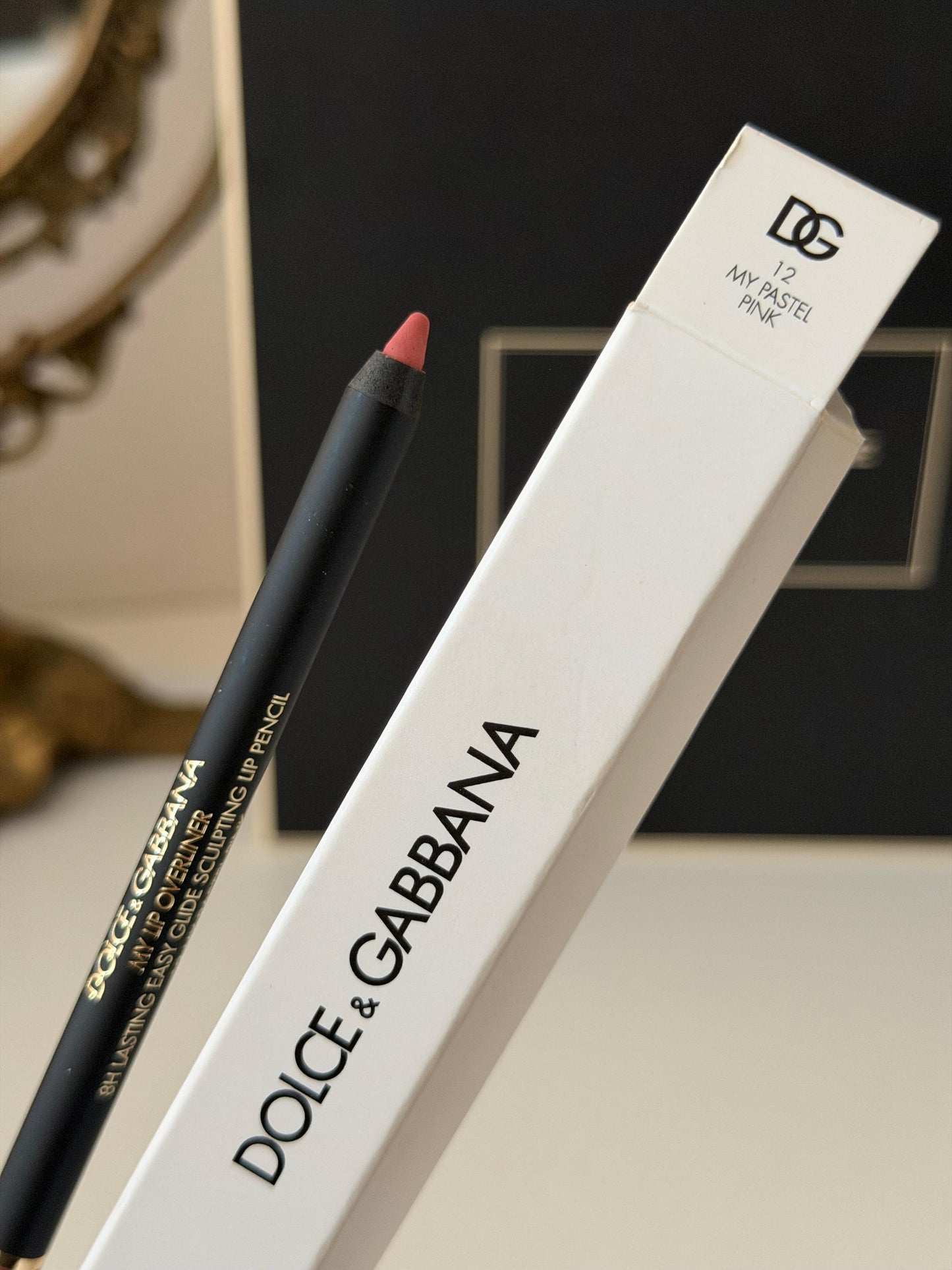 DOLCE&GABBANA My Lip Overliner
8H Lasting Easy Glide Sculpting Lip Pencil (12)