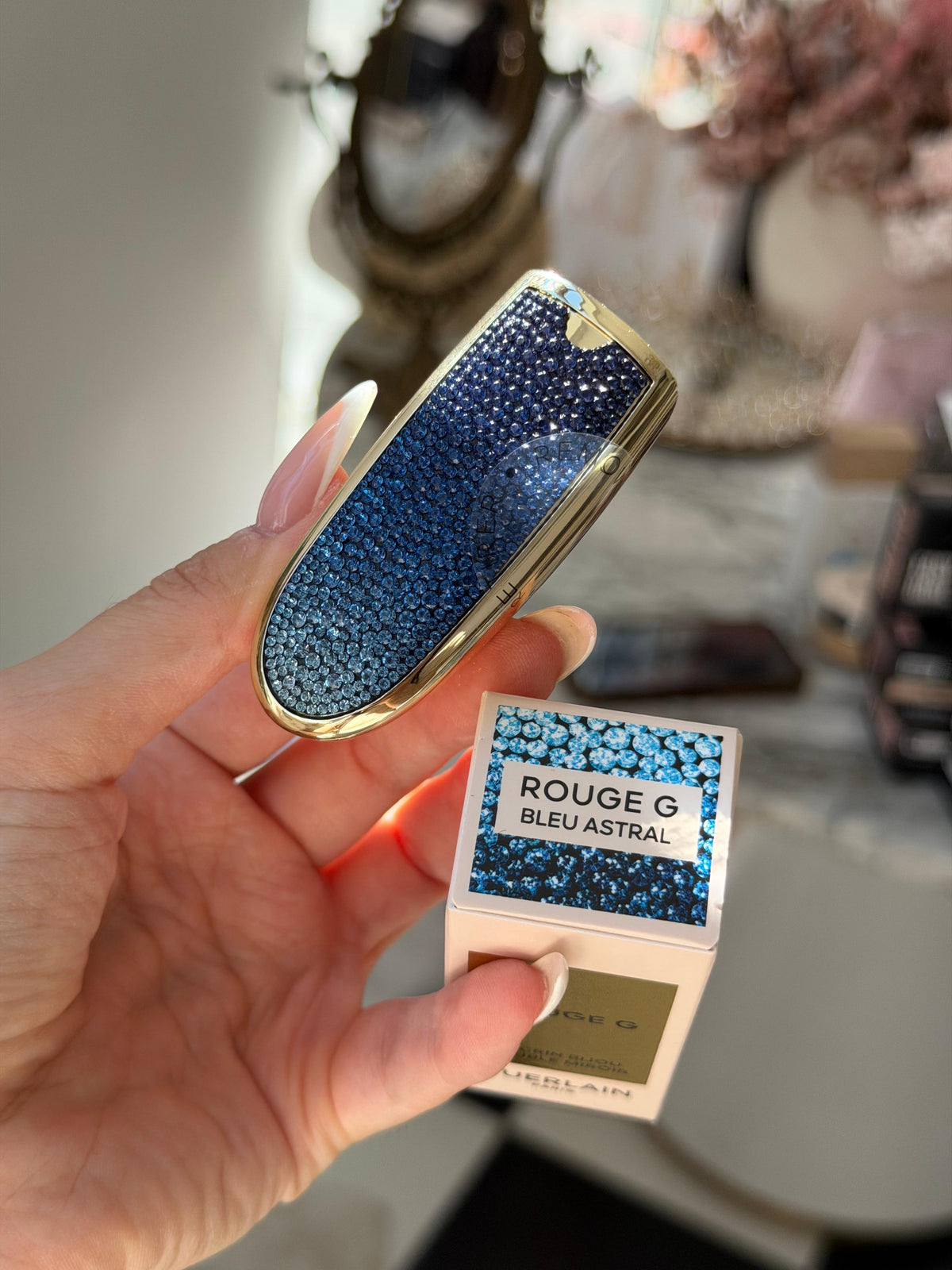 GUERLAIN Rouge G - Bleu Astral
The Double Mirror Jewel Case