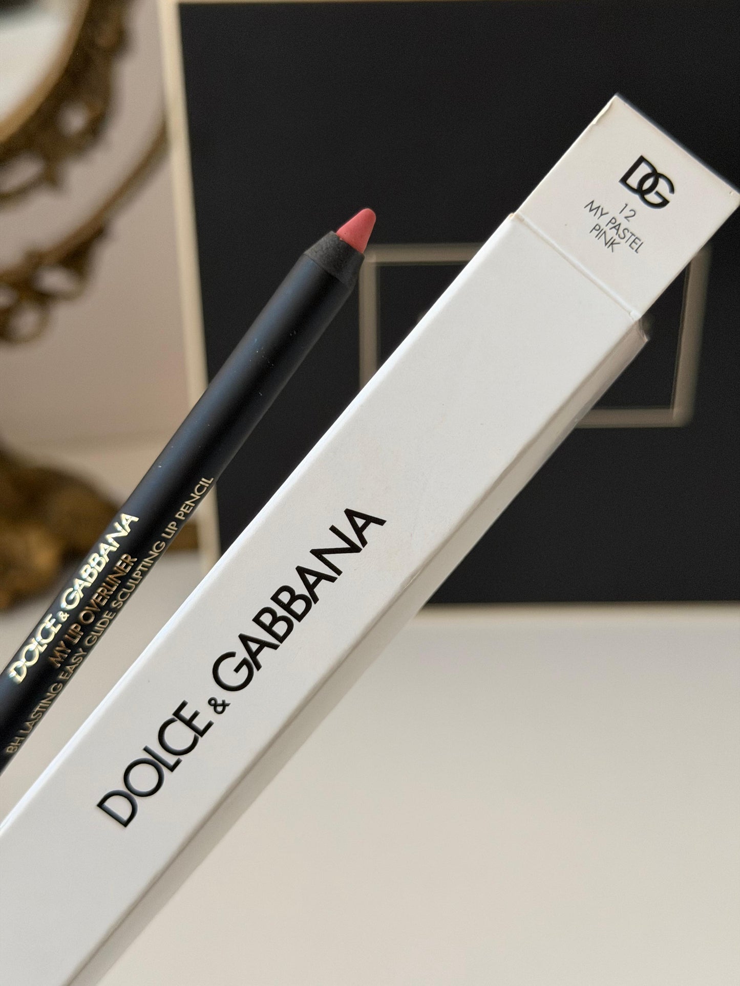 DOLCE&GABBANA My Lip Overliner
8H Lasting Easy Glide Sculpting Lip Pencil (12)