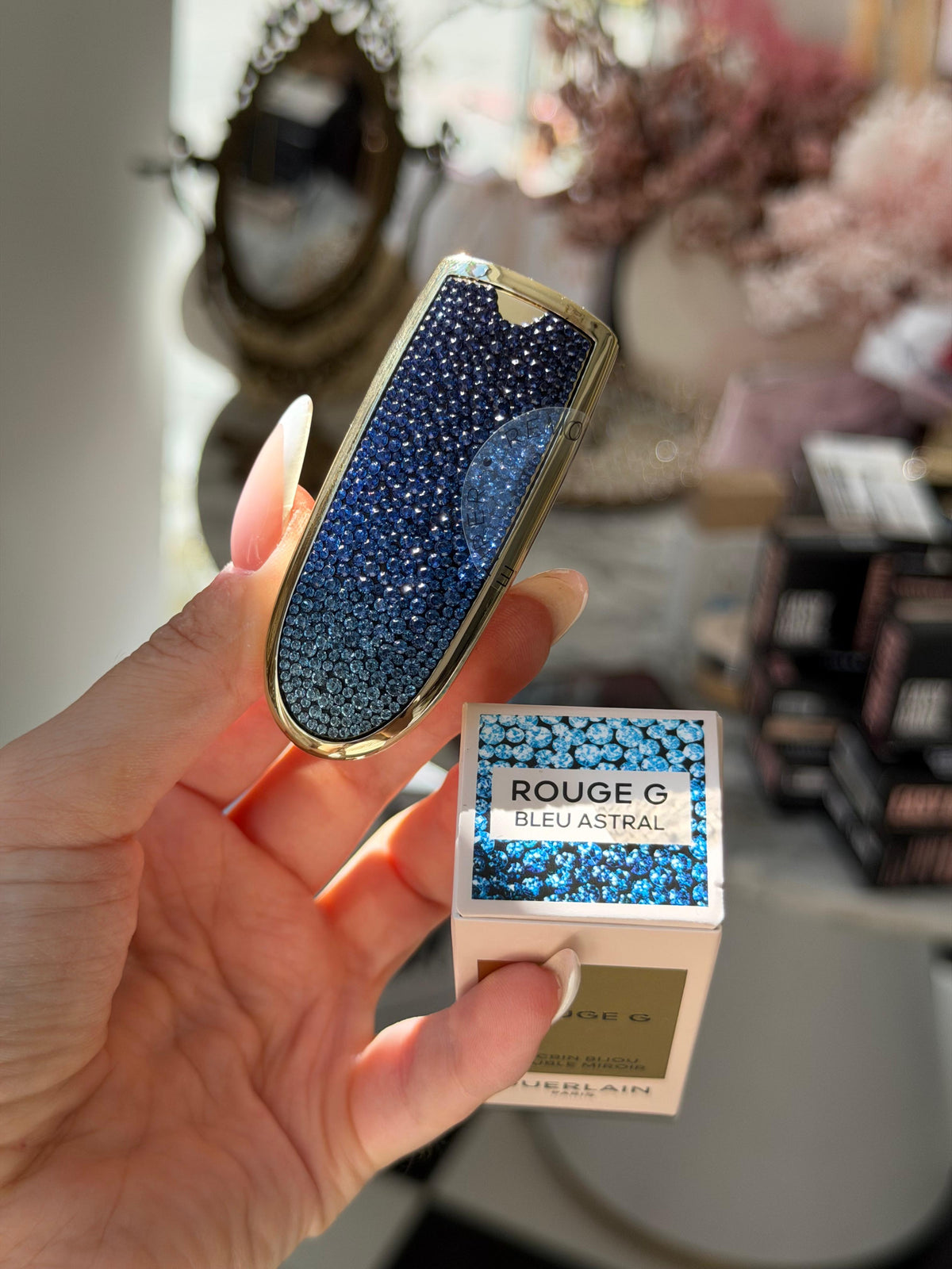 GUERLAIN Rouge G - Bleu Astral
The Double Mirror Jewel Case