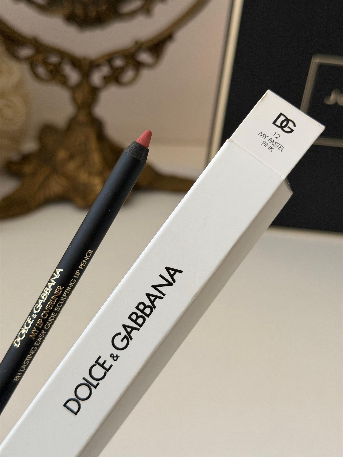 DOLCE&GABBANA My Lip Overliner
8H Lasting Easy Glide Sculpting Lip Pencil (12)