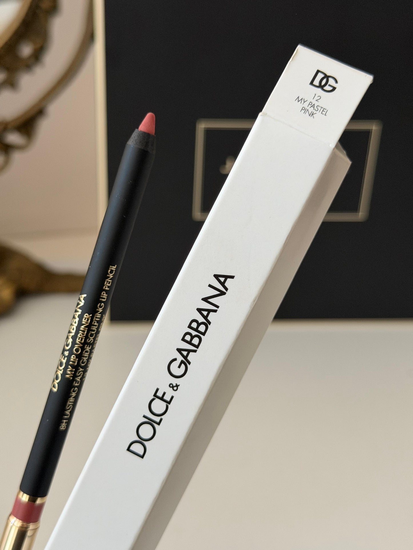 DOLCE&GABBANA My Lip Overliner
8H Lasting Easy Glide Sculpting Lip Pencil (12)