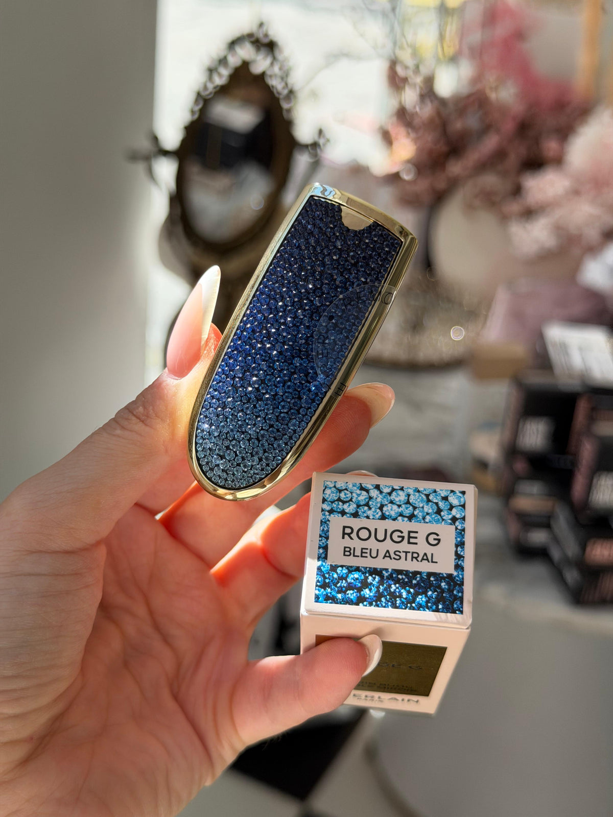 GUERLAIN Rouge G - Bleu Astral
The Double Mirror Jewel Case