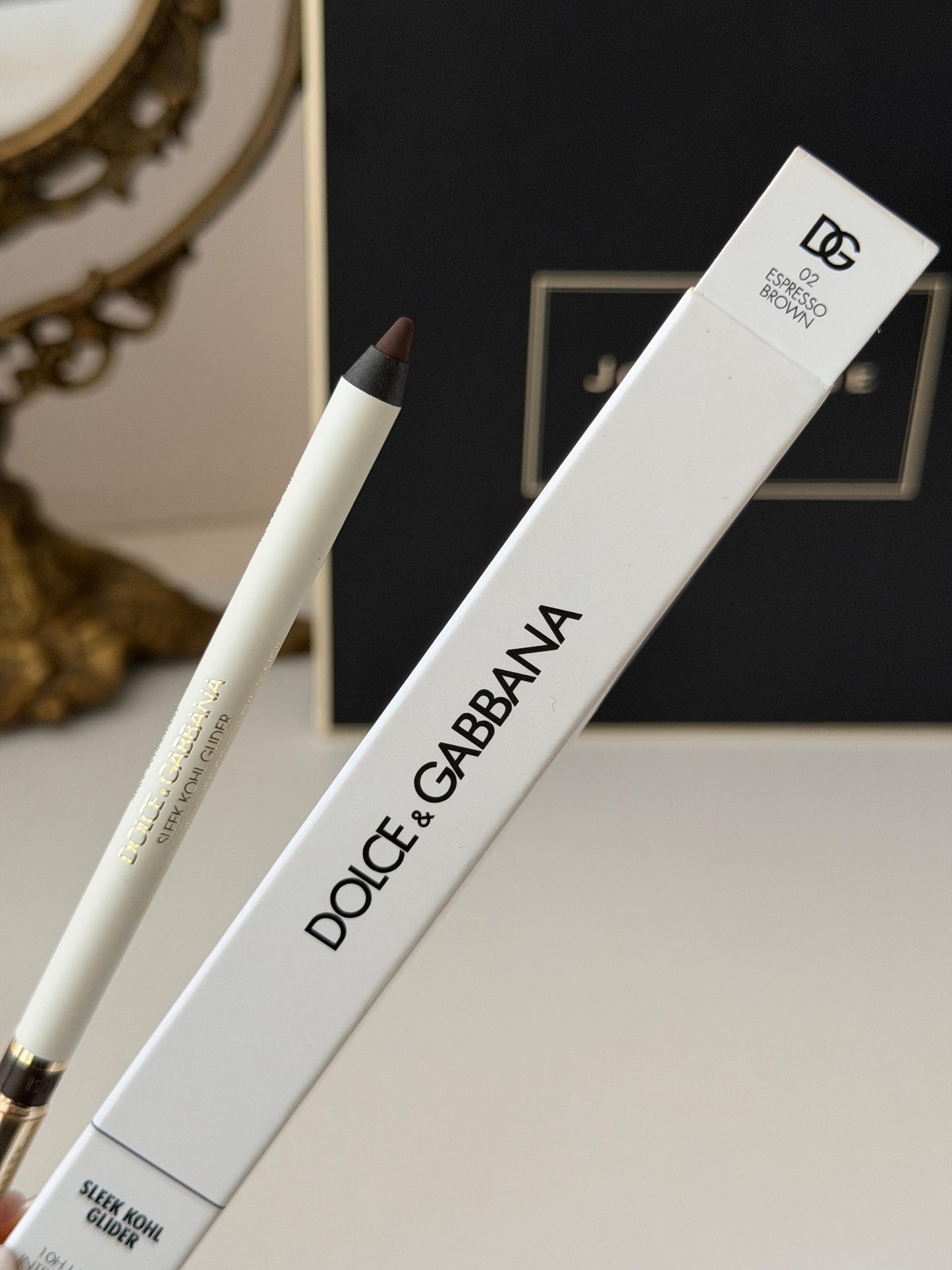 DOLCE&GABBANA Sleek Khol Glider 
10H Lasting Intense Color Eye Pencil (02)