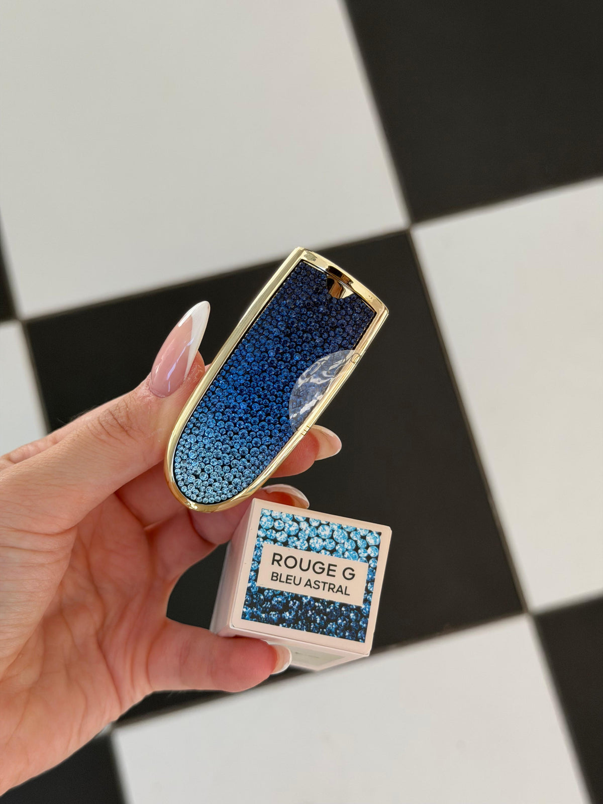 GUERLAIN Rouge G - Bleu Astral
The Double Mirror Jewel Case