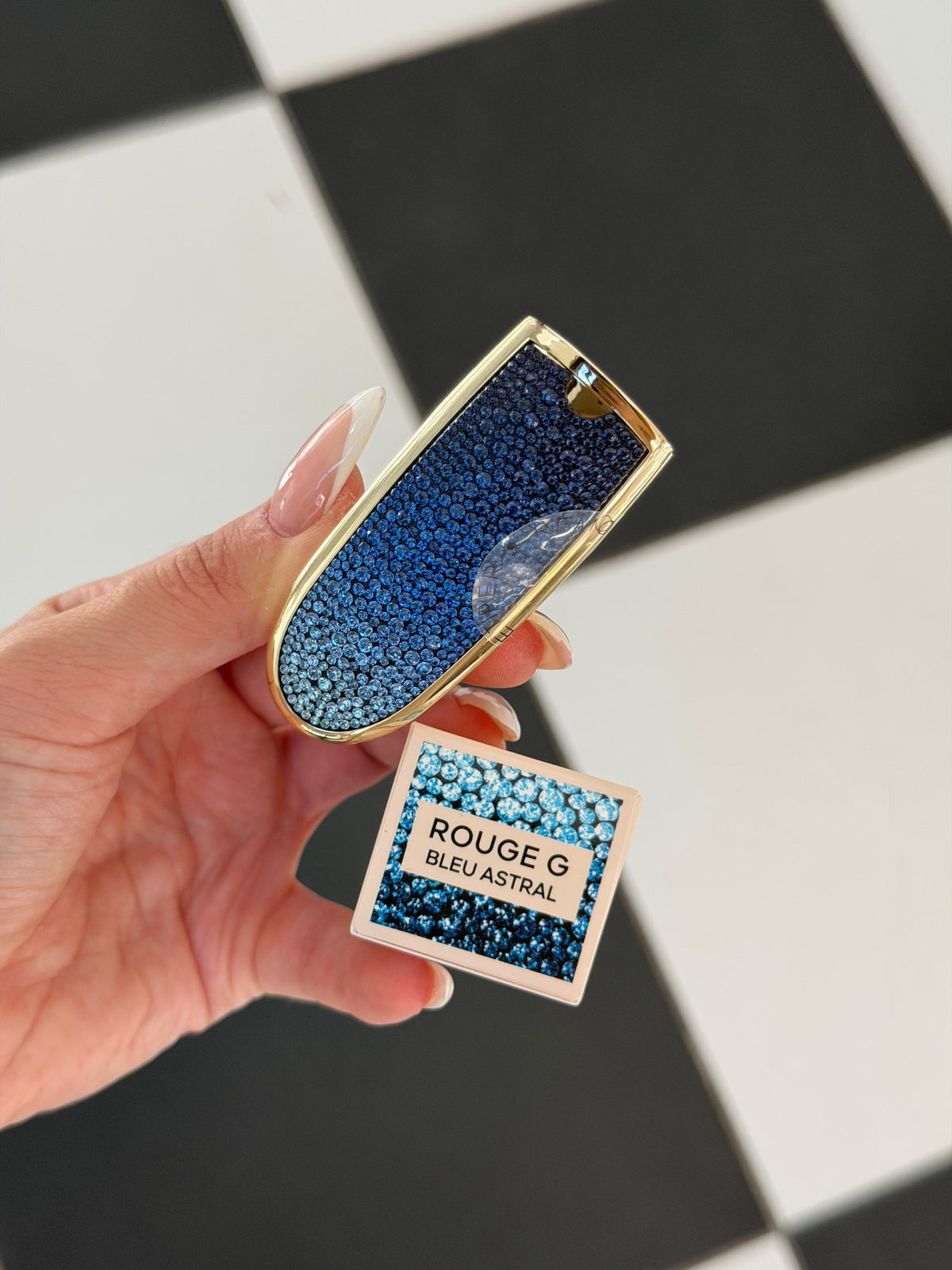 GUERLAIN Rouge G - Bleu Astral
The Double Mirror Jewel Case