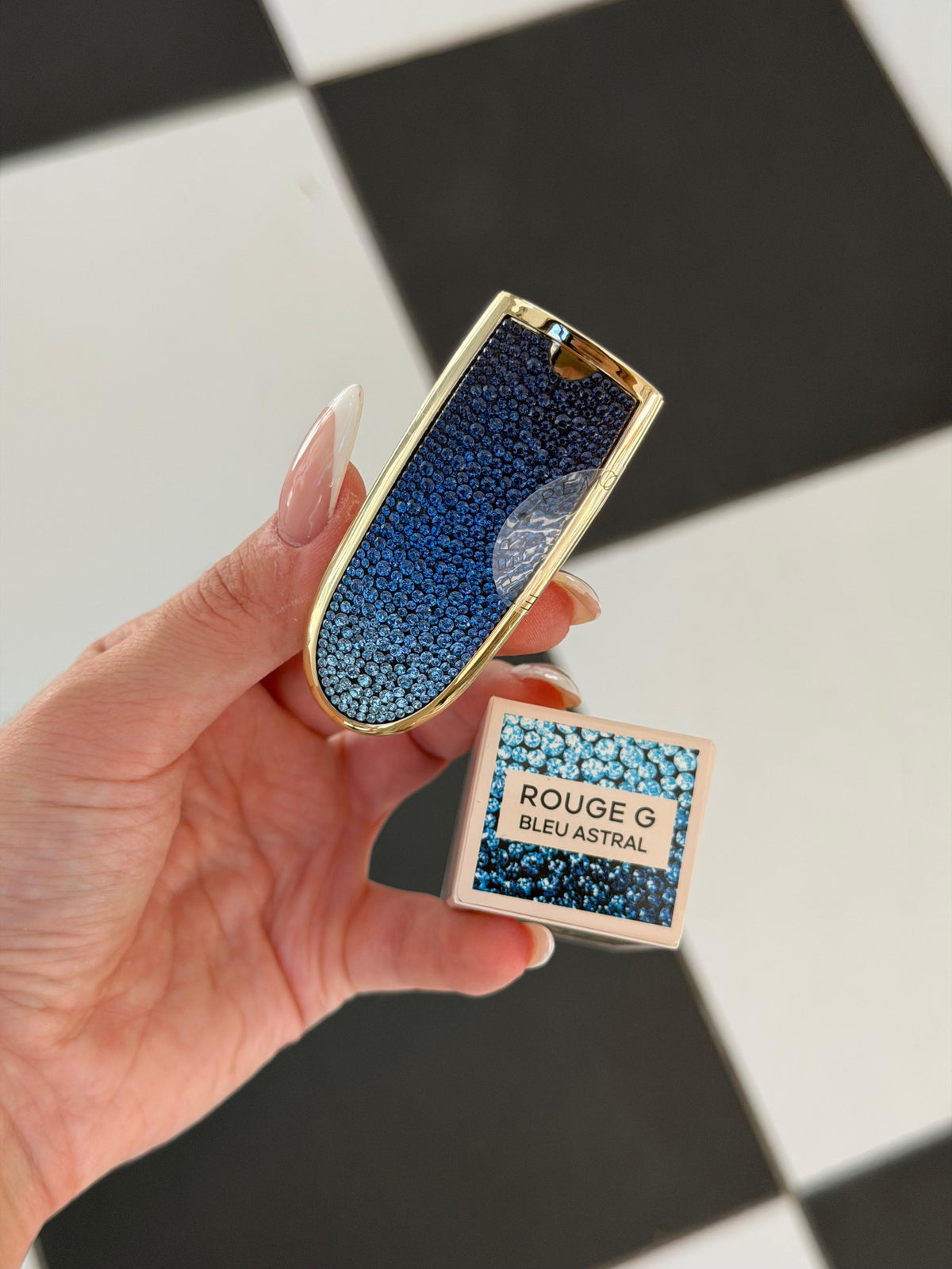 GUERLAIN Rouge G - Bleu Astral
The Double Mirror Jewel Case