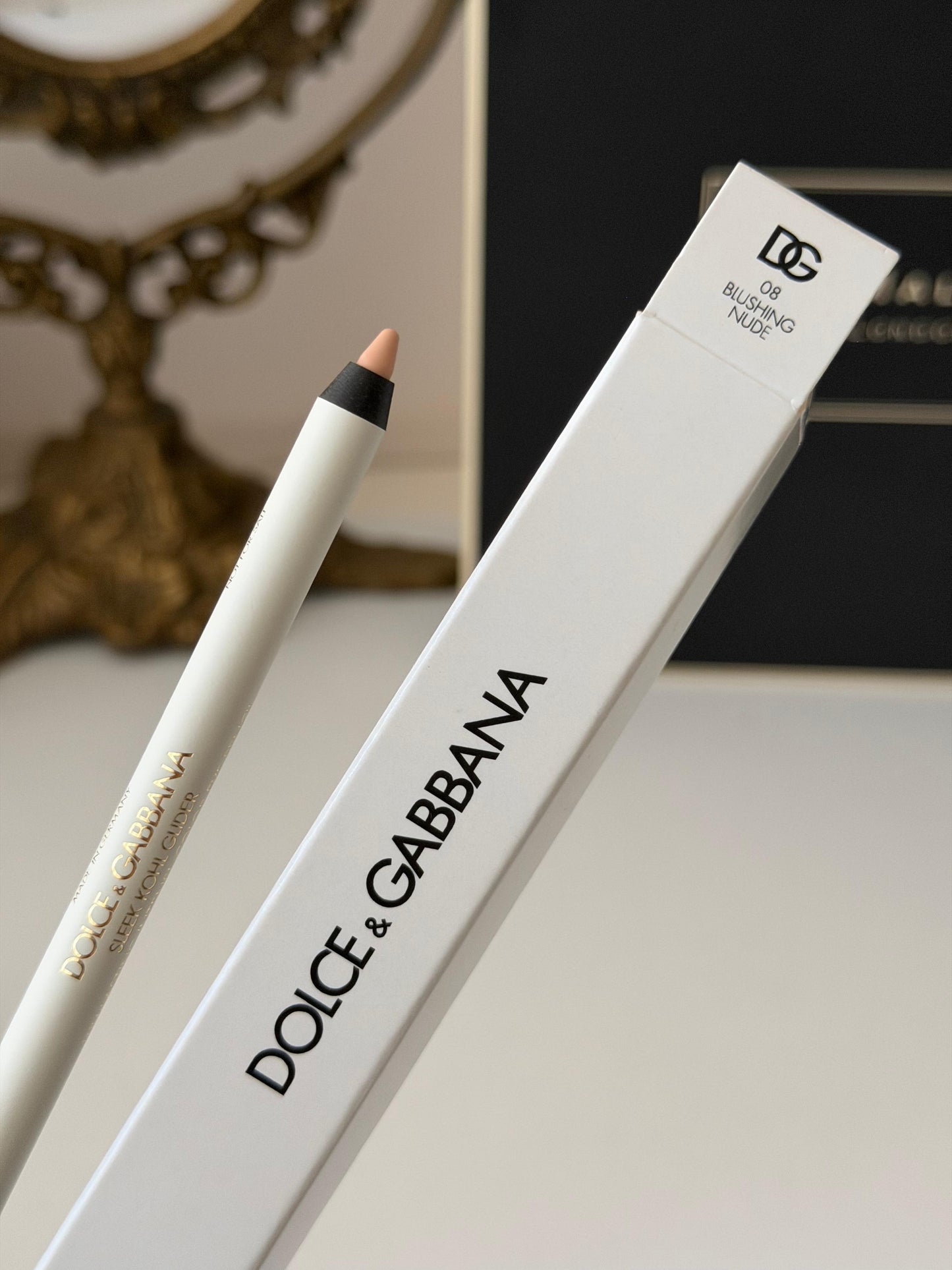 DOLCE&GABBANA Sleek Khol Glider 
10H Lasting Intense Color Eye Pencil (08)