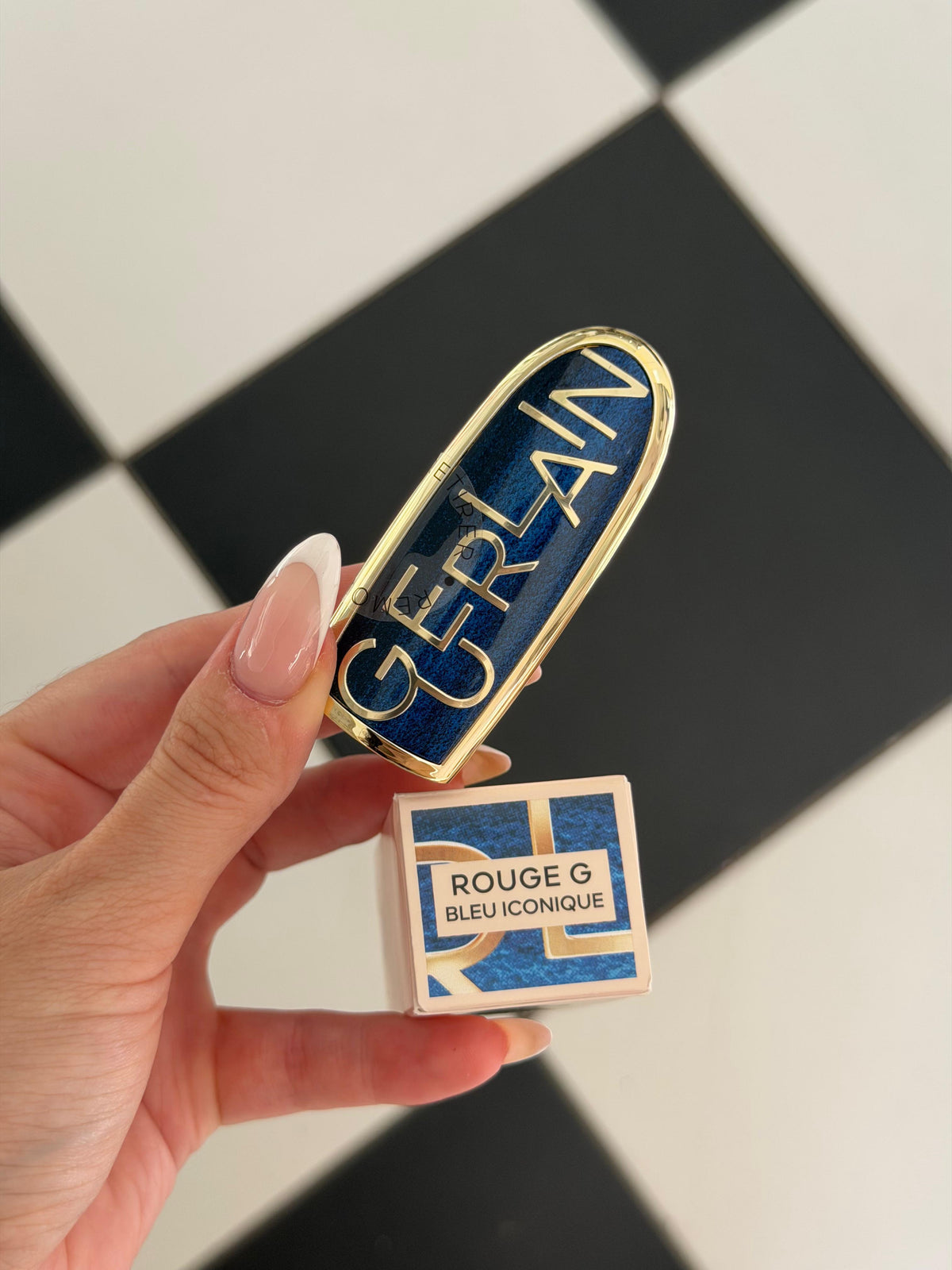 GUERLAIN Rouge G - Bleu Iconique
The Double Mirror Jewel Case