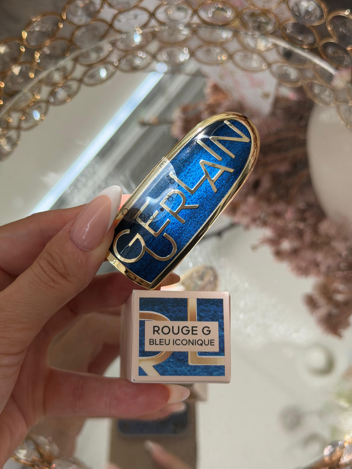 GUERLAIN Rouge G - Bleu Iconique
The Double Mirror Jewel Case
