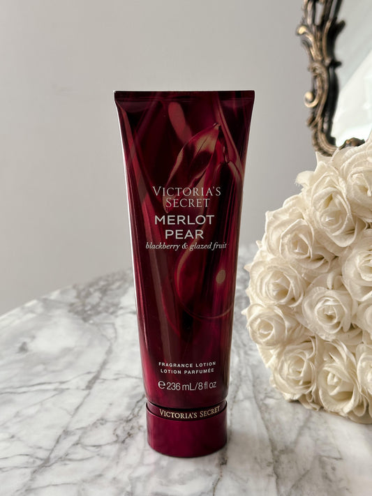 VICTORIA’S SECRET Merlot Pear
Fragrance Lotion