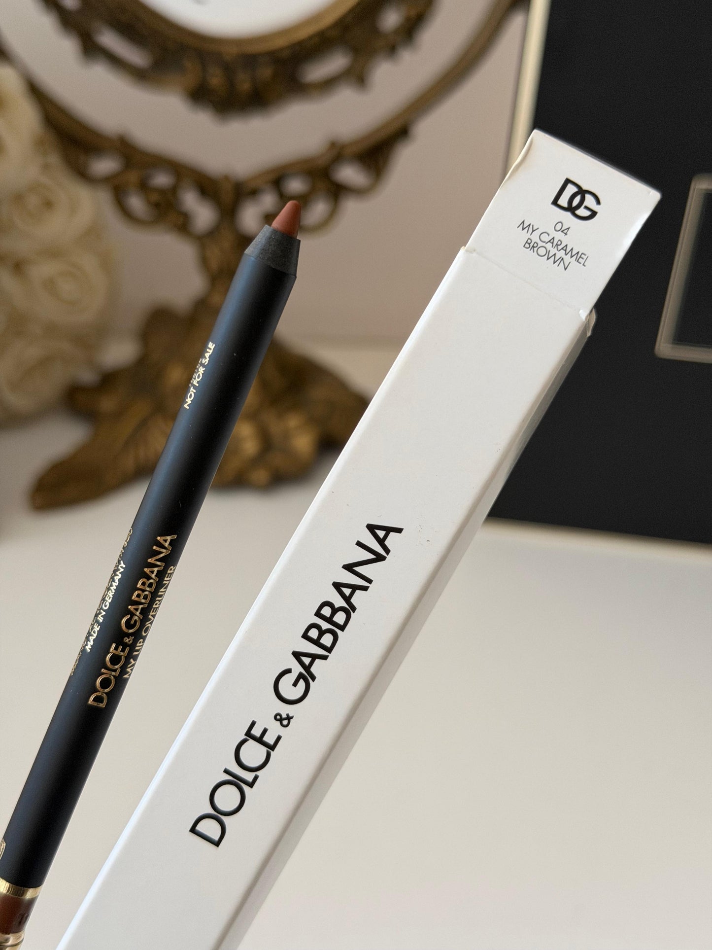 DOLCE&GABBANA My Lip Overliner
8H Lasting Easy Glide Sculpting Lip Pencil (04)