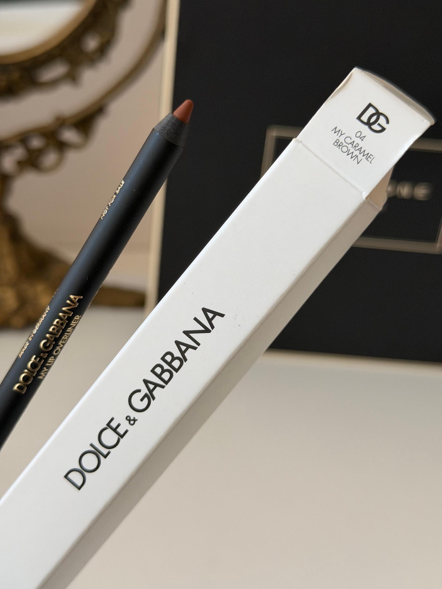 DOLCE&GABBANA My Lip Overliner
8H Lasting Easy Glide Sculpting Lip Pencil (04)